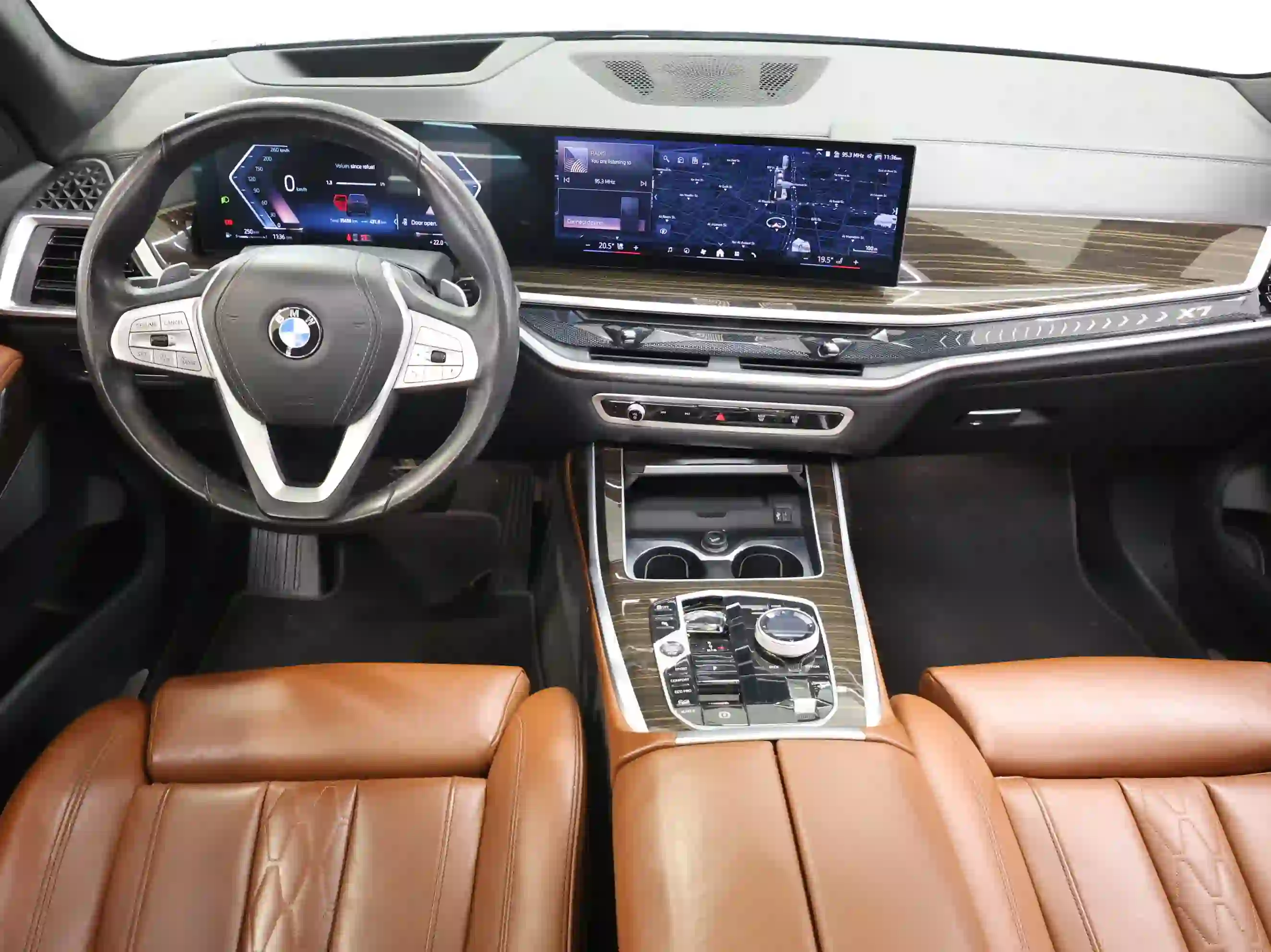 BMW X-Series X7 2024 - Image 4