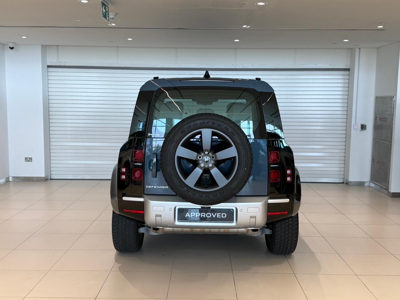 Land Rover Defender 110 3.0i6 HSE 2024 - Image 3