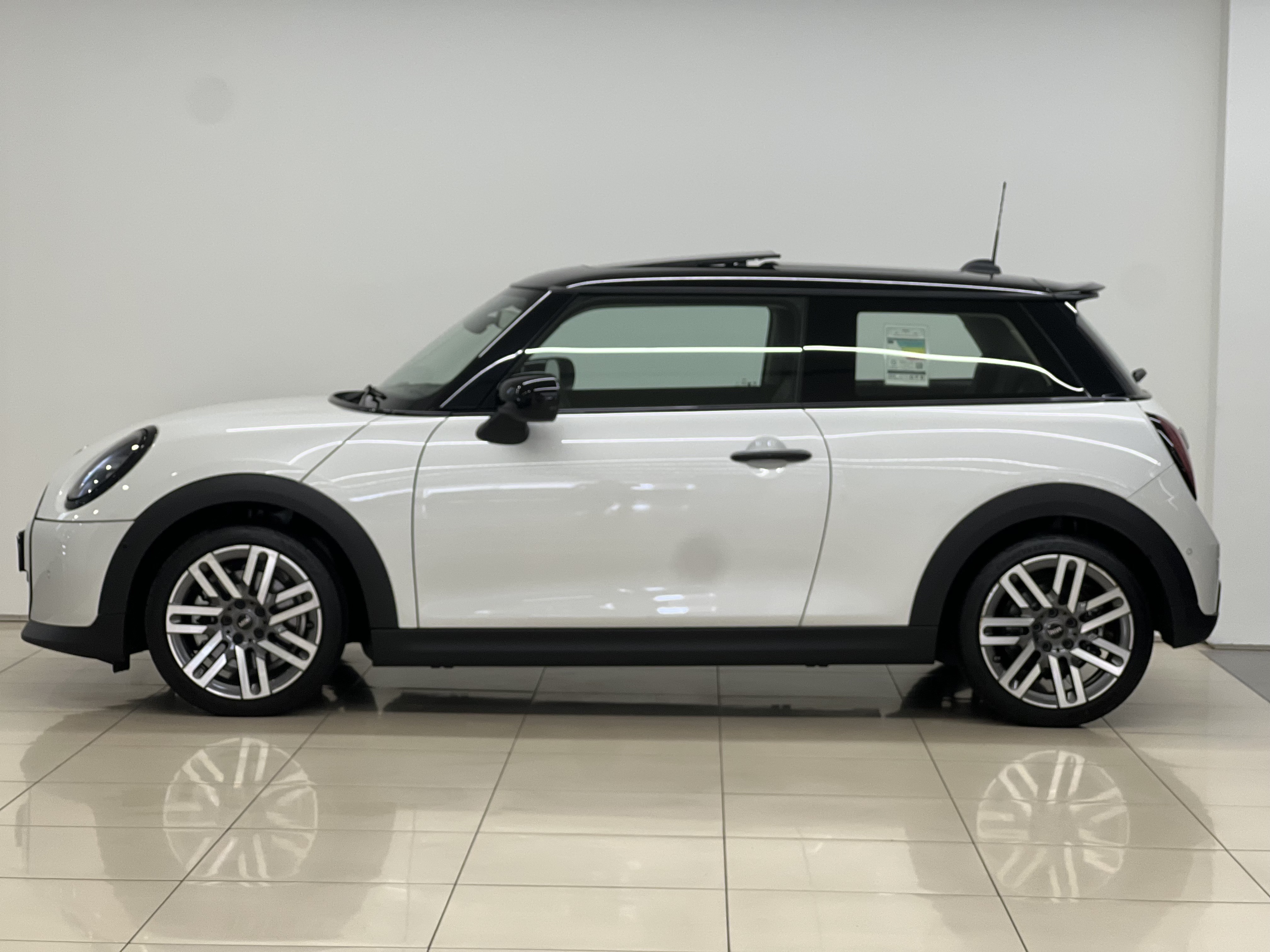 Mini Cooper S. 2025 - Image 2