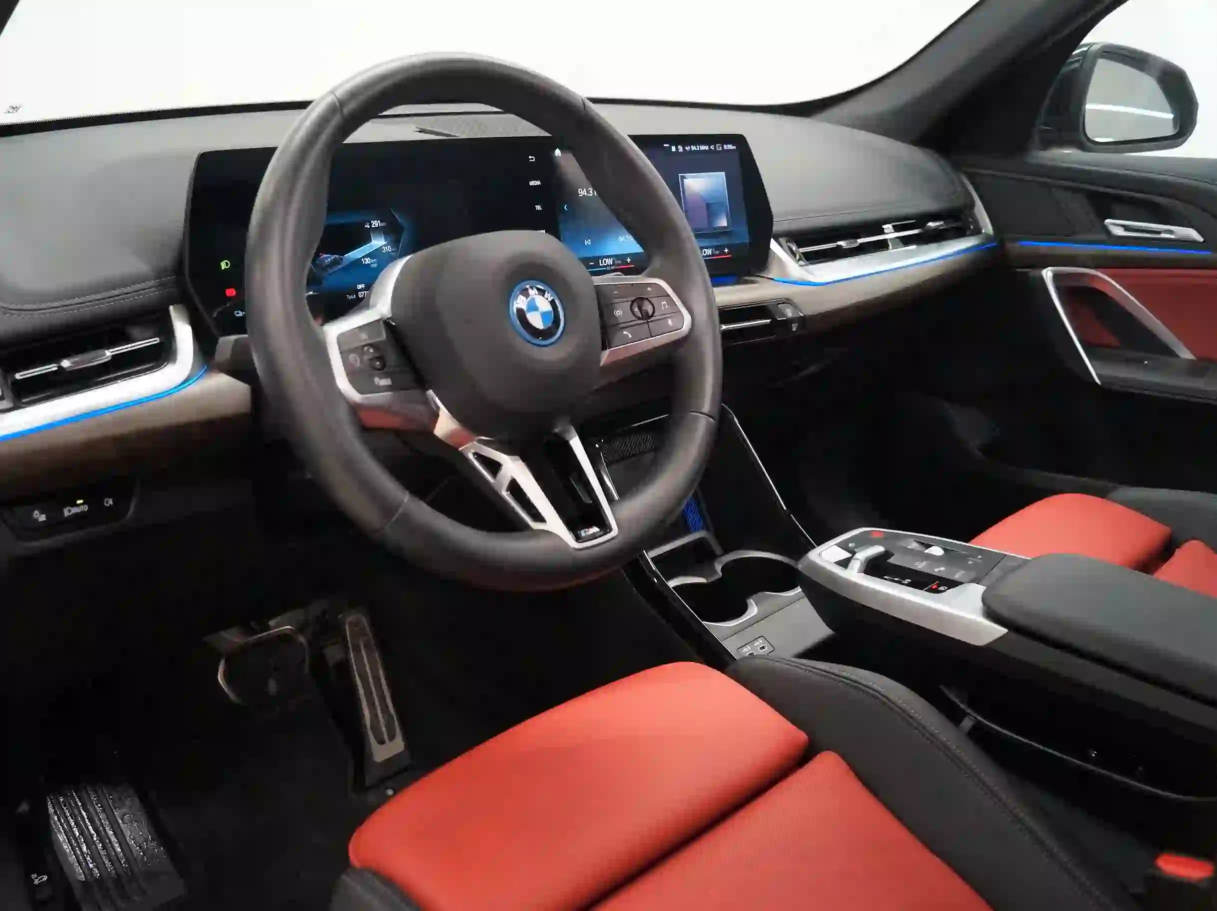 BMW ix 1 xDrive30 M Sport 2023 - Image 4