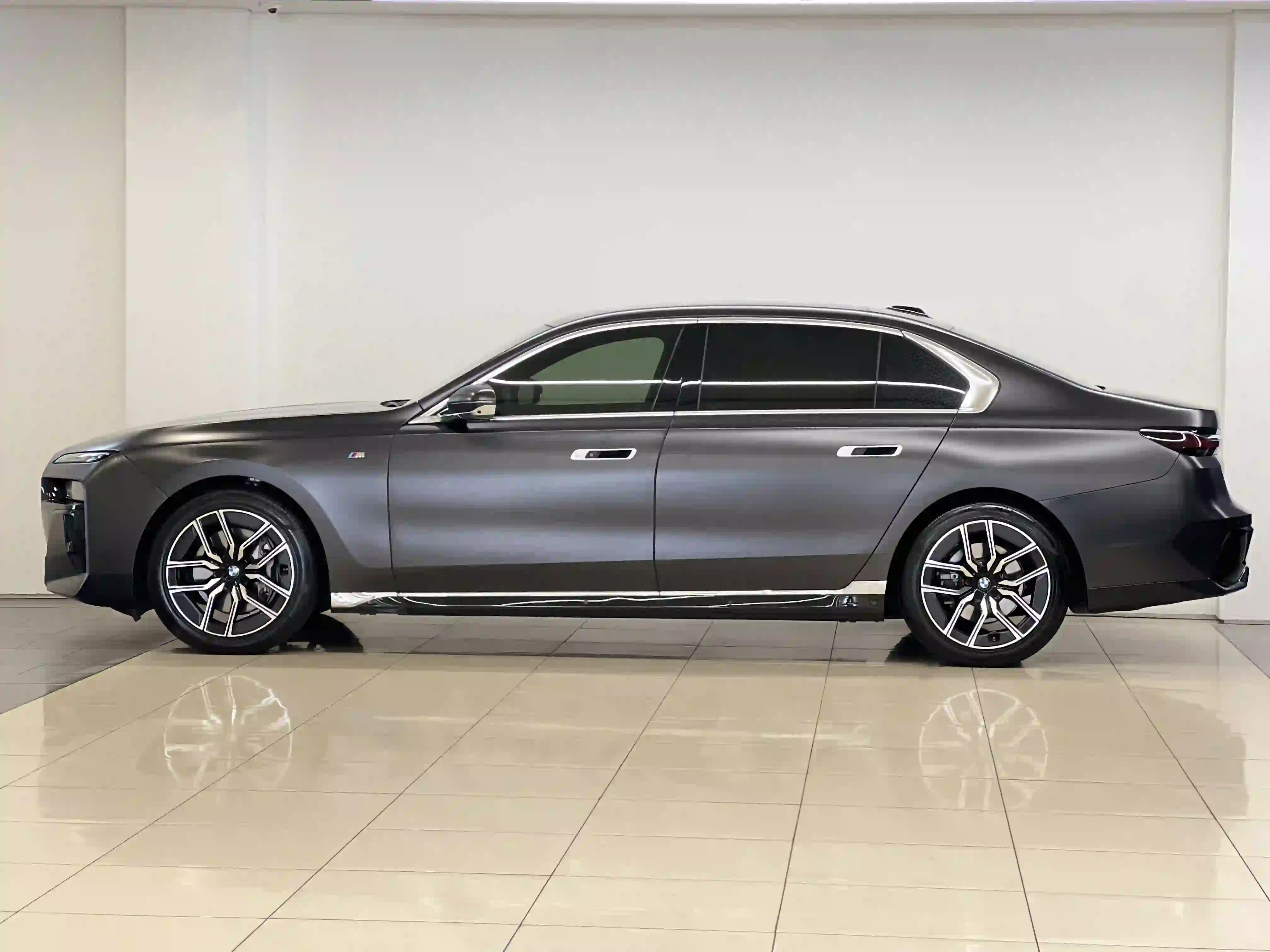 BMW 7-Series 740i M Sports  2024 - Image 3