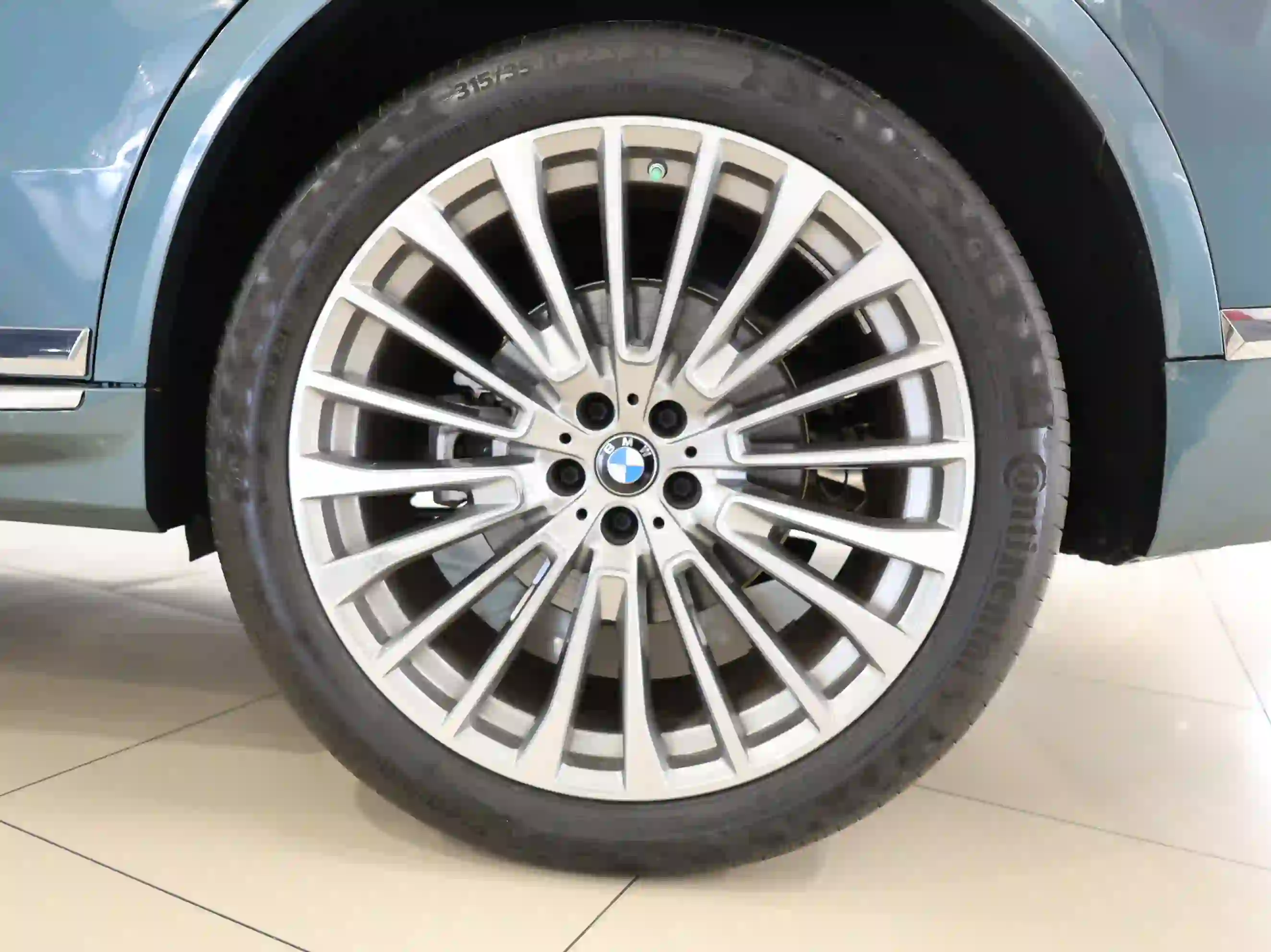 BMW X-Series X7 xDrive40i 2023 - Image 4
