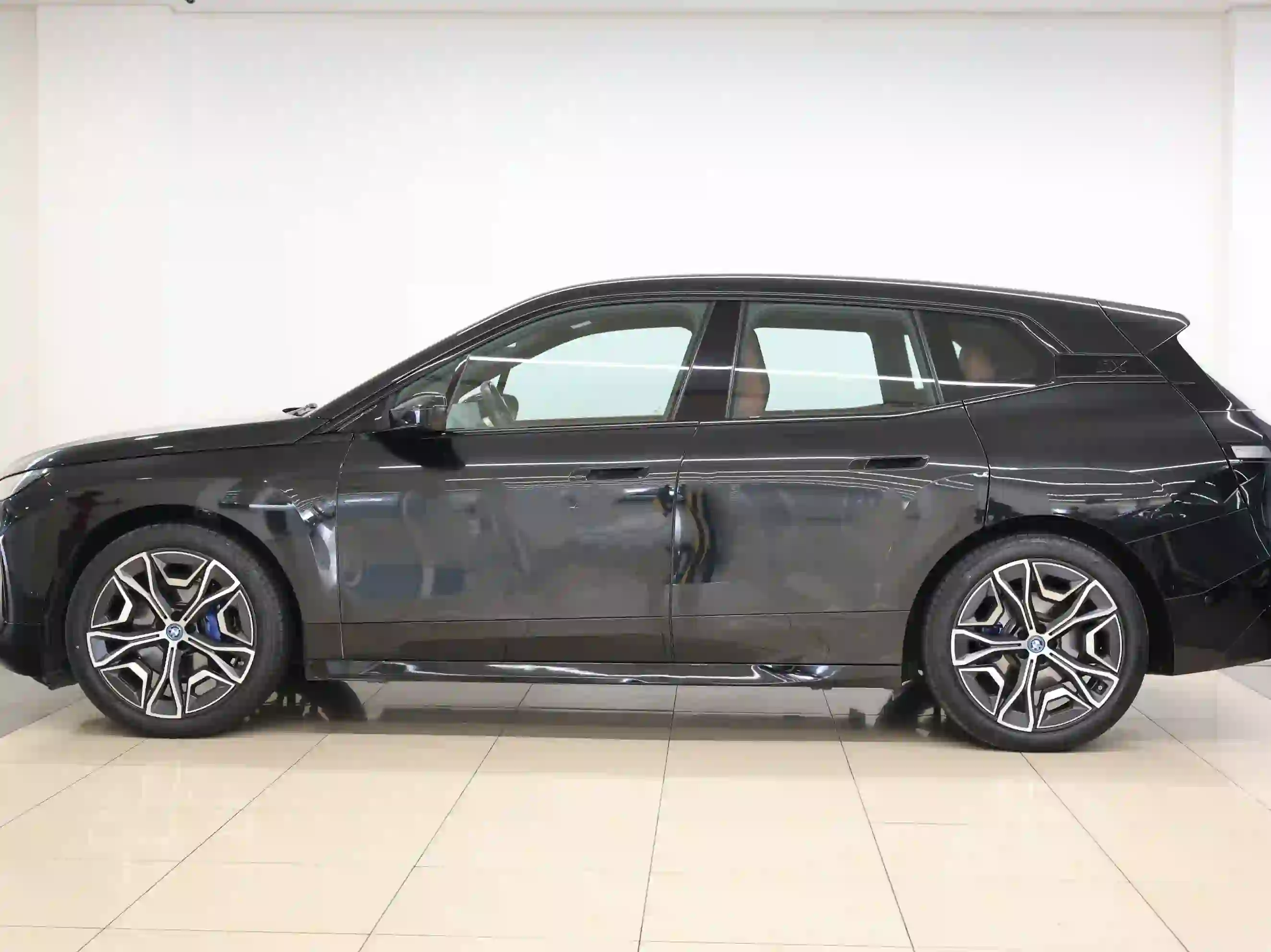 BMW ix xDrive40 Sport Package 2024 - Image 2