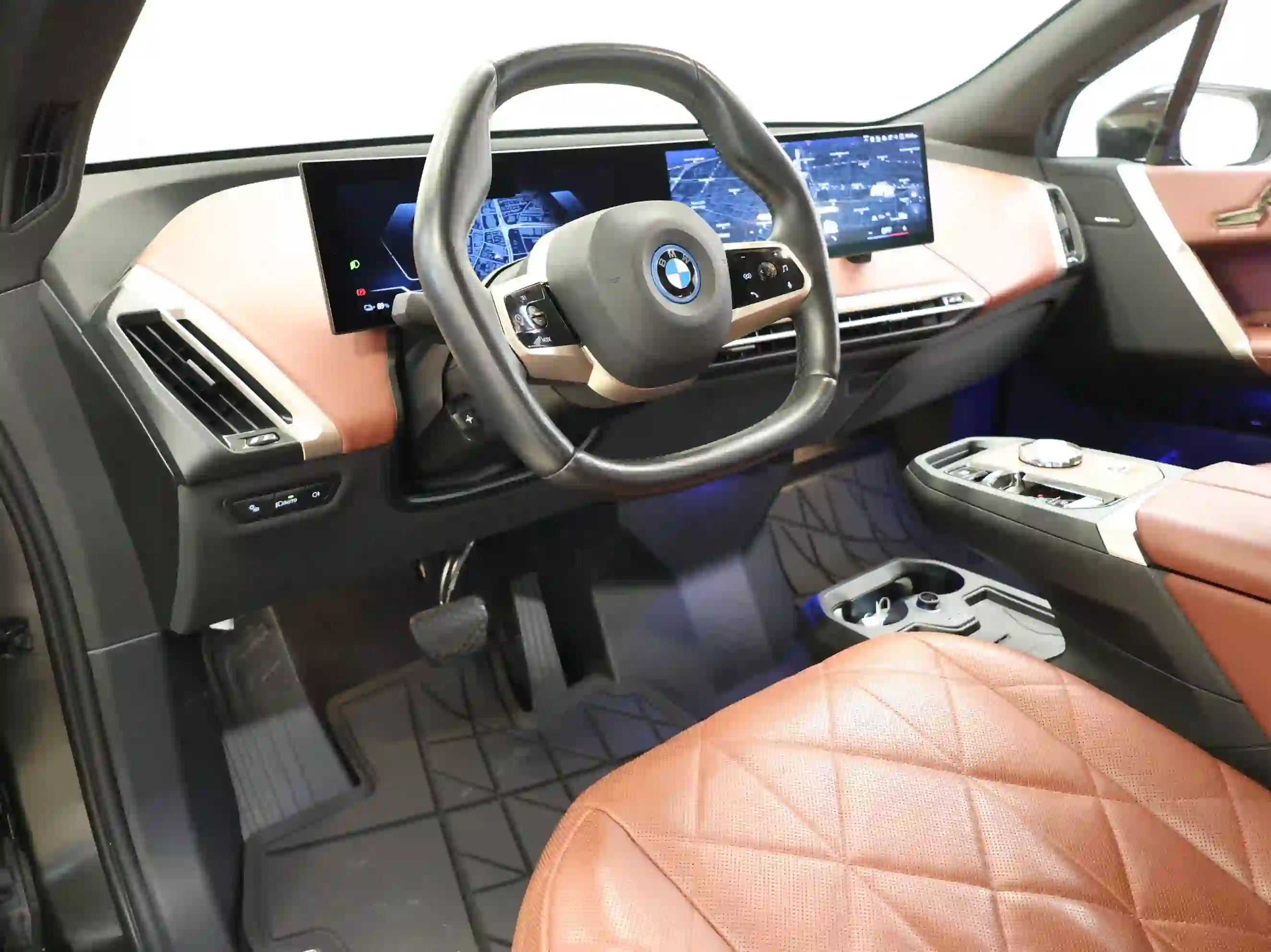 BMW ix xDrive40 Sport Package 2024 - Image 4
