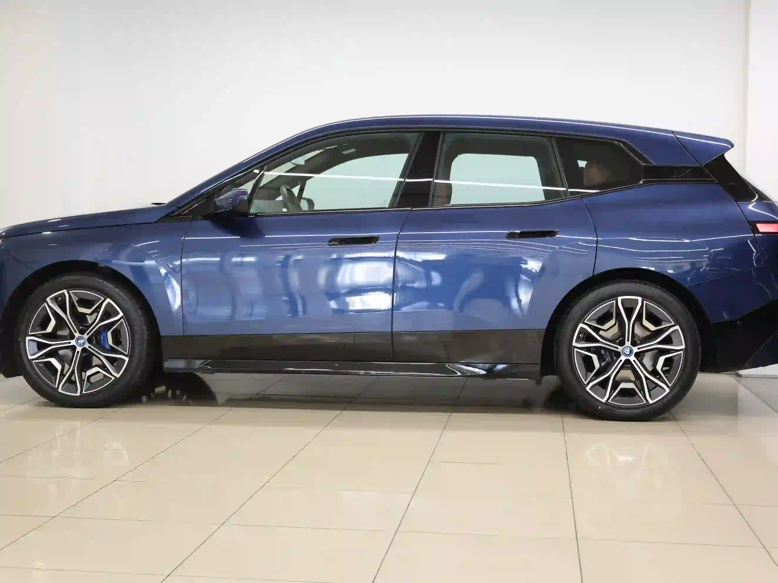 BMW ix xDrive40 Sport Package 2024 - Image 2
