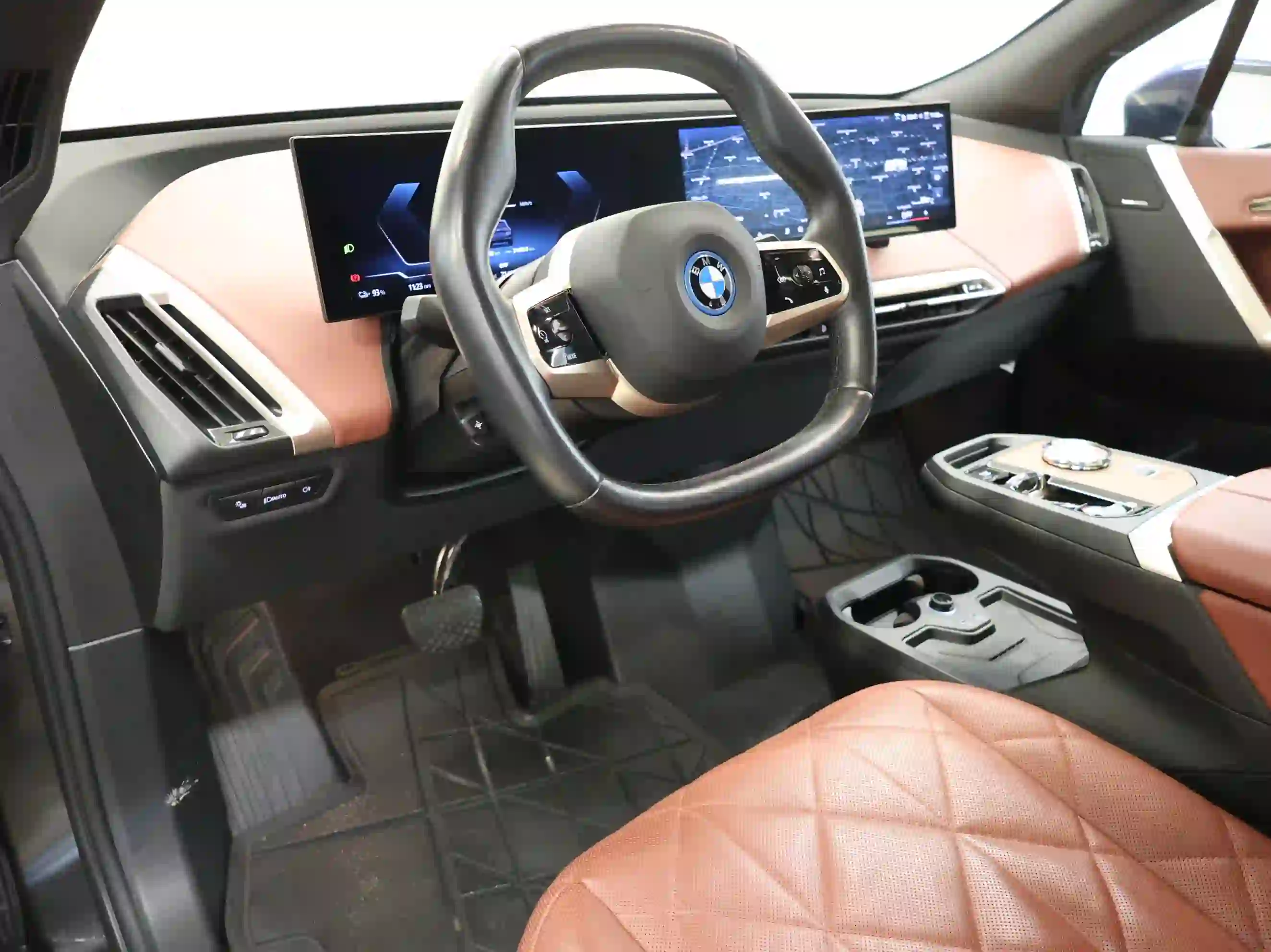 BMW ix xDrive40 Sport Package 2024 - Image 4