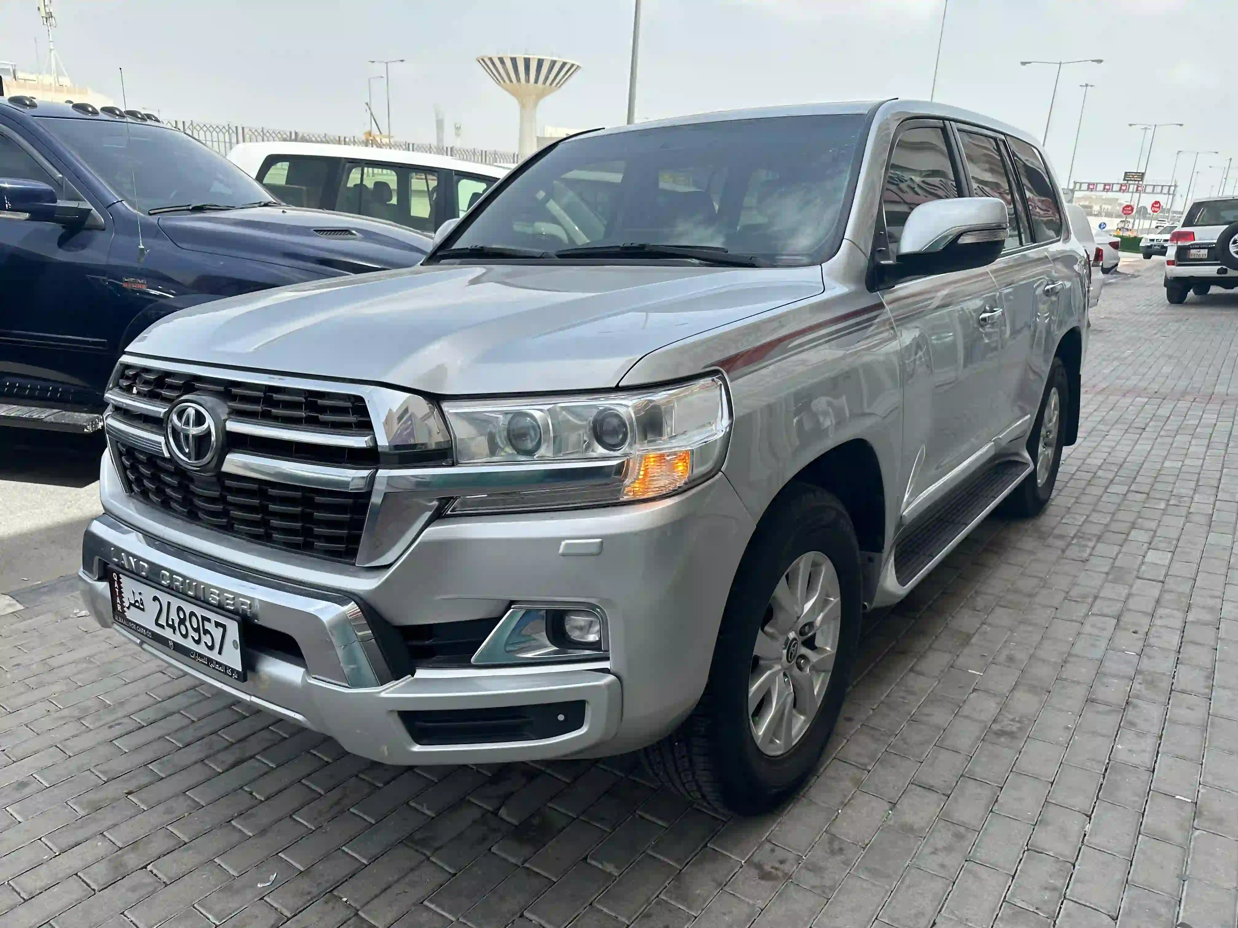 Toyota Land Cruiser GXR v8 2021