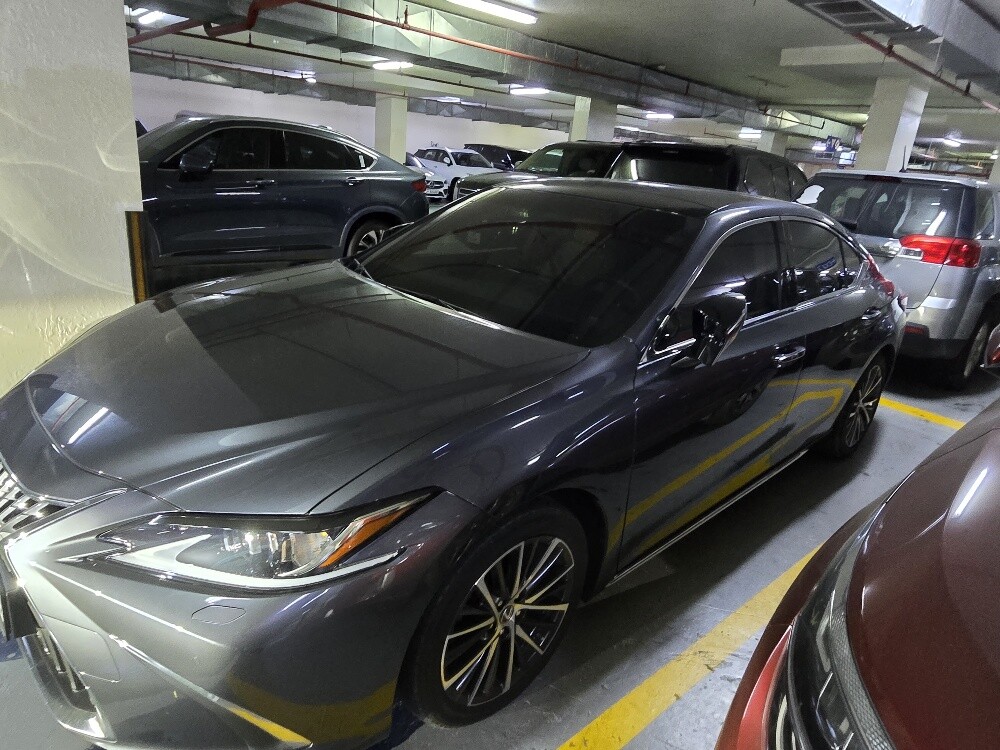 Lexus ES 350 2023 - Image 2