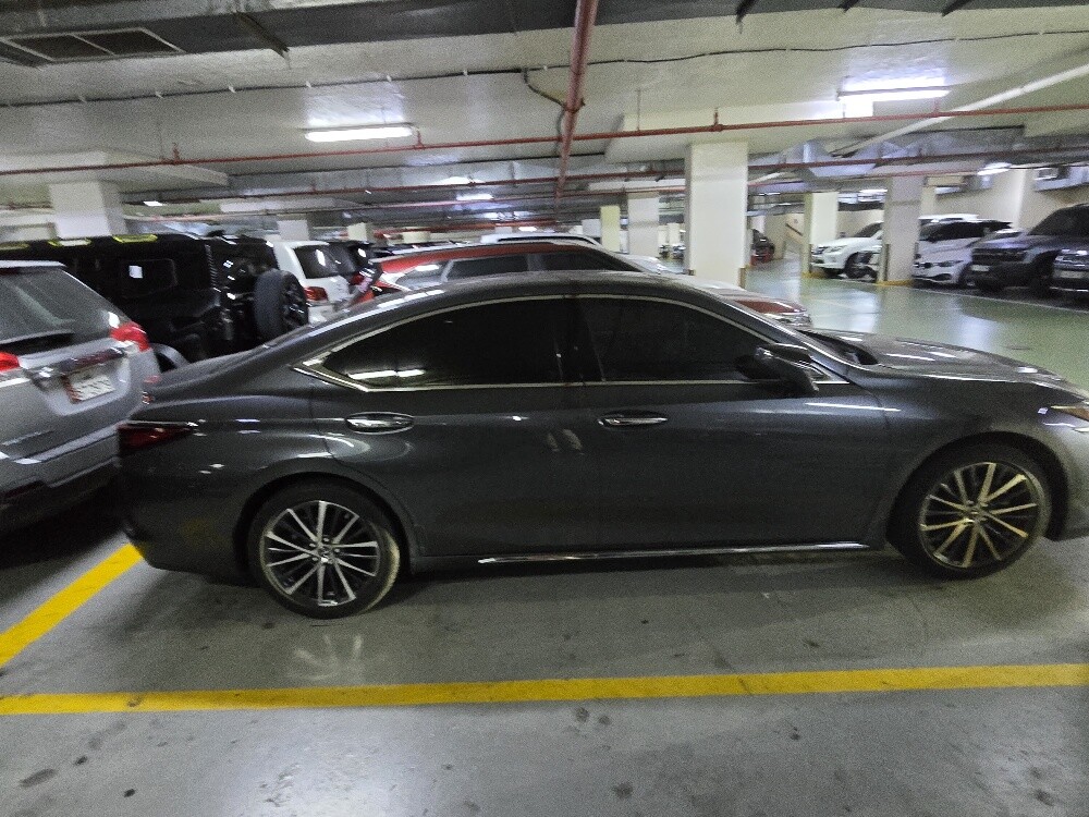 Lexus ES 350 2023 - Image 3