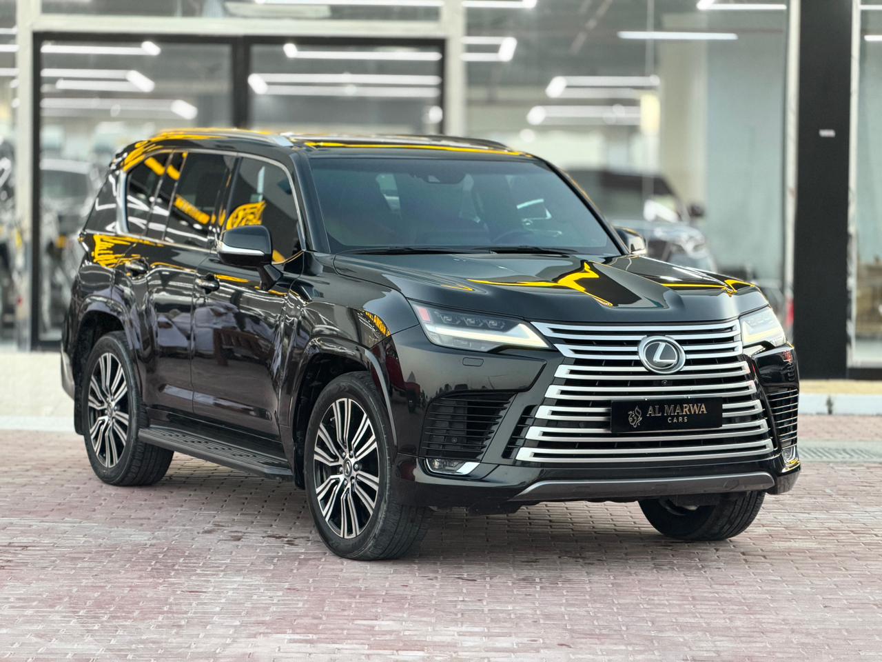 Lexus LX 600 Luxury  2022 - Image 2