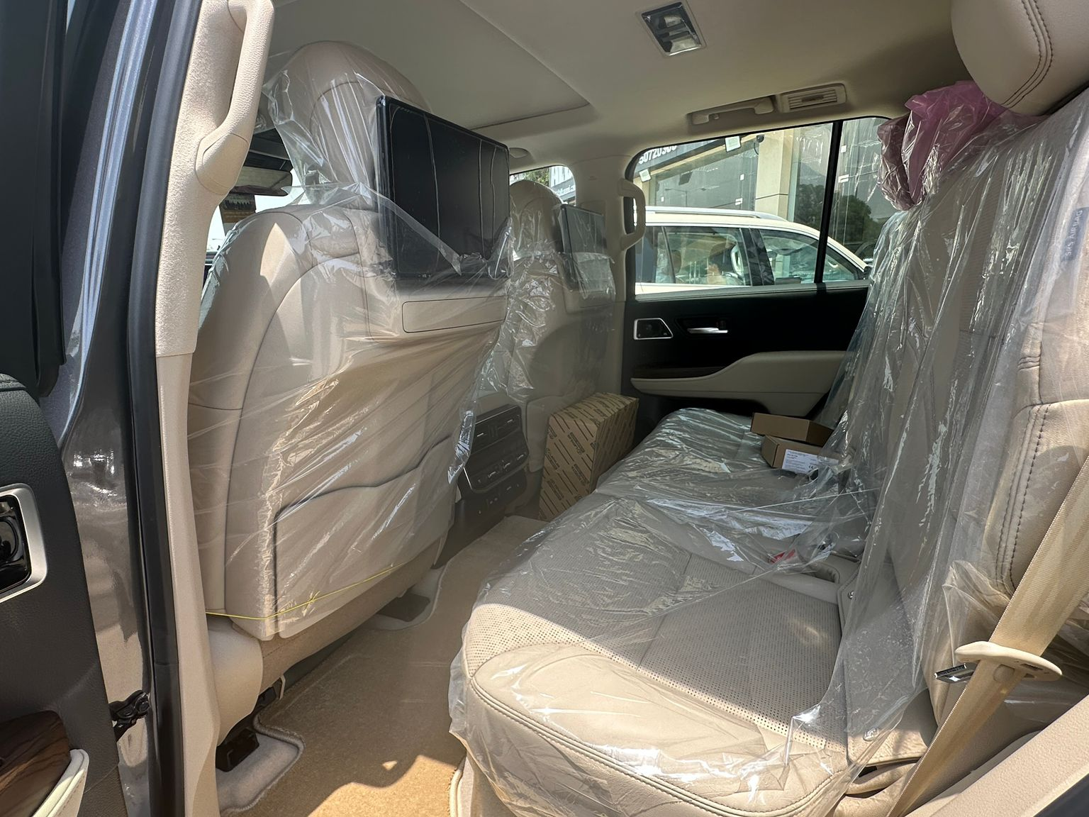 Toyota Land Cruiser VX - Image 3