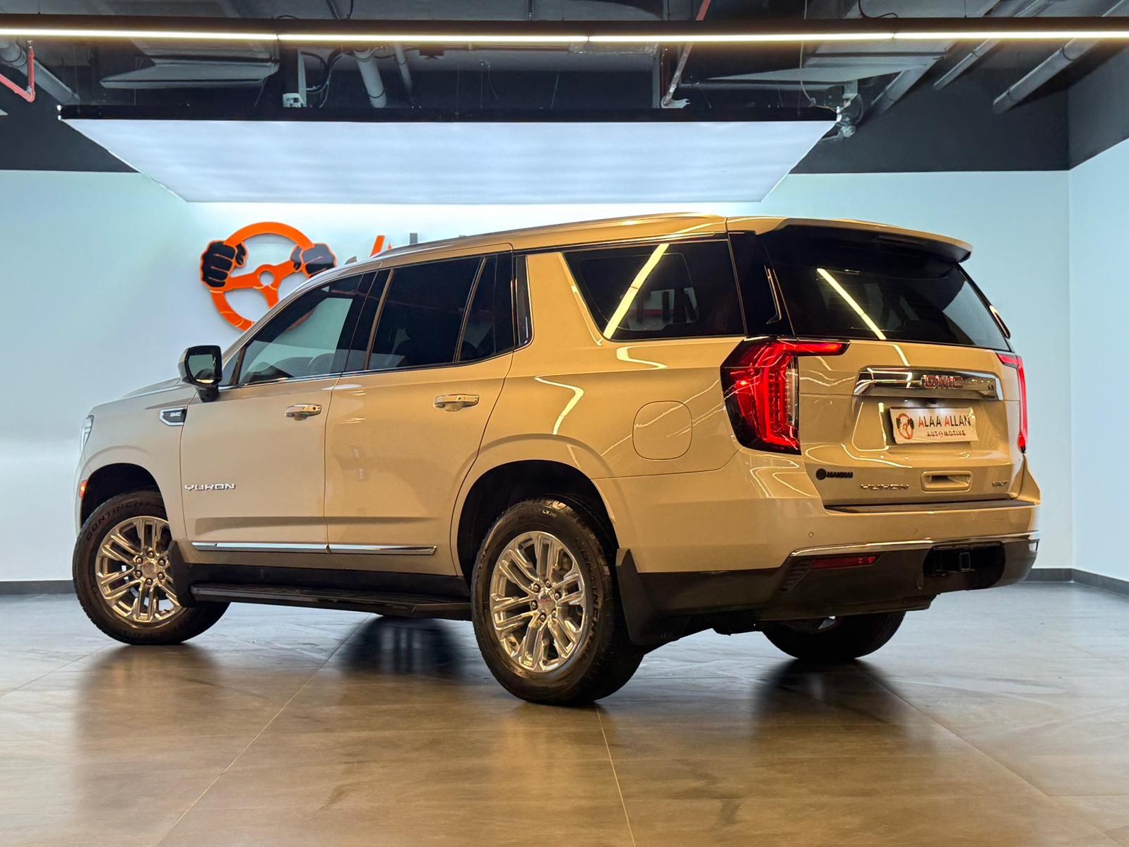 GMC Yukon 2023 - Image 2