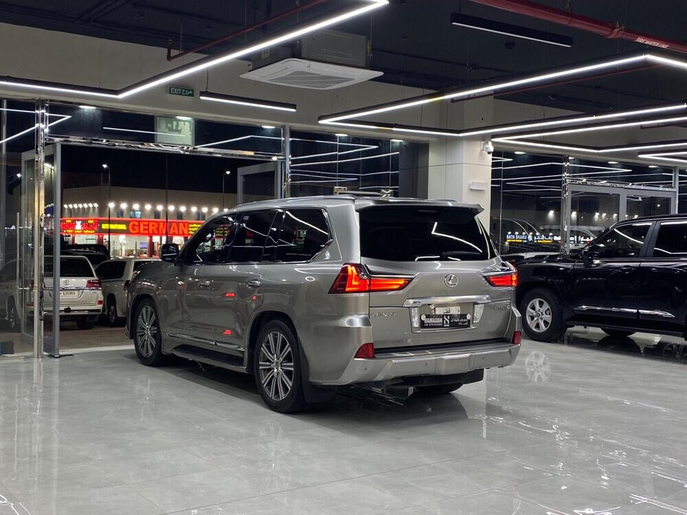 Lexus LX 570 2017 - Image 4
