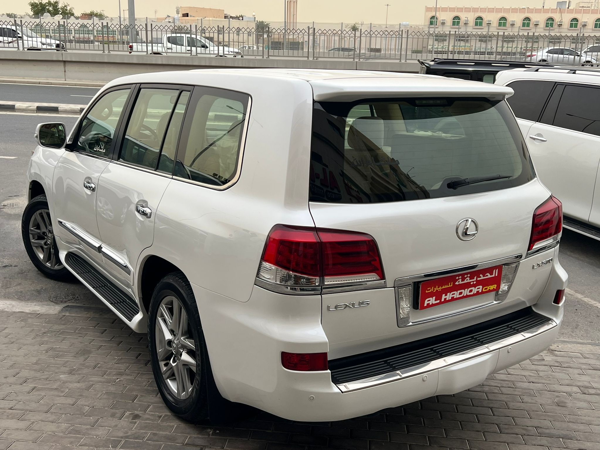 Lexus LX 570 2013 - Image 3