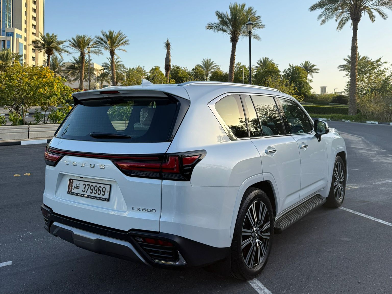 Lexus LX 600 Luxury  2023 - Image 3