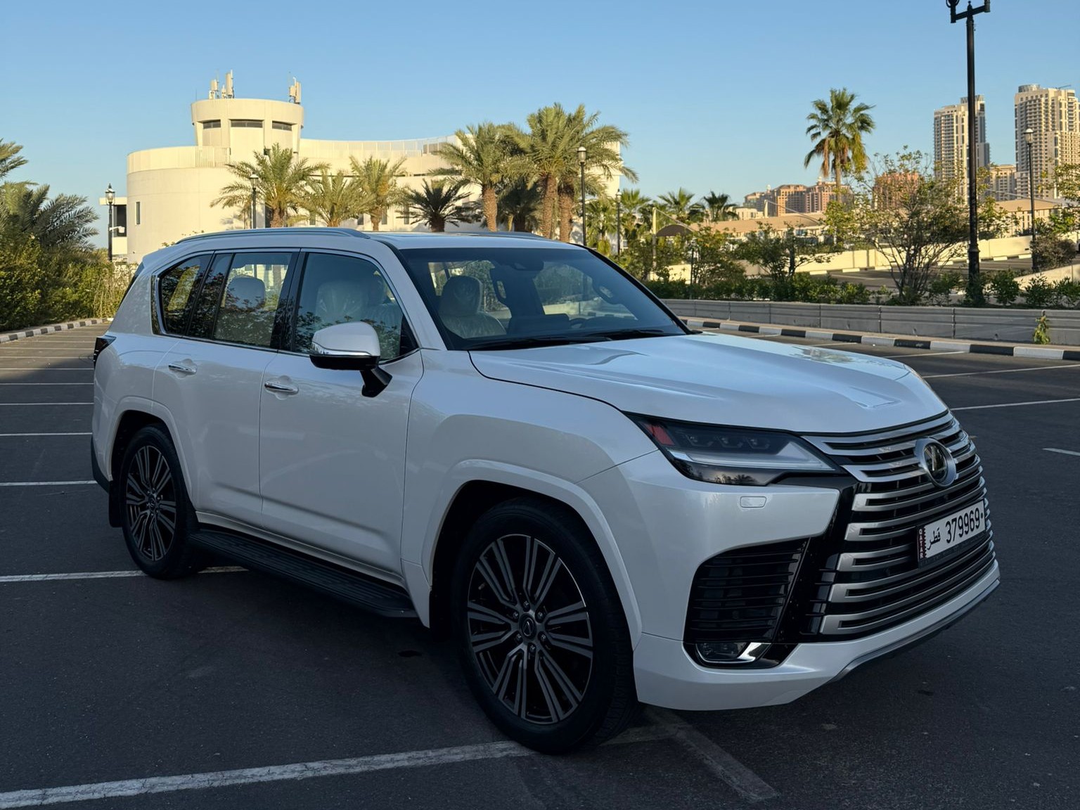 Lexus LX 600 Luxury  2023 - Image 4