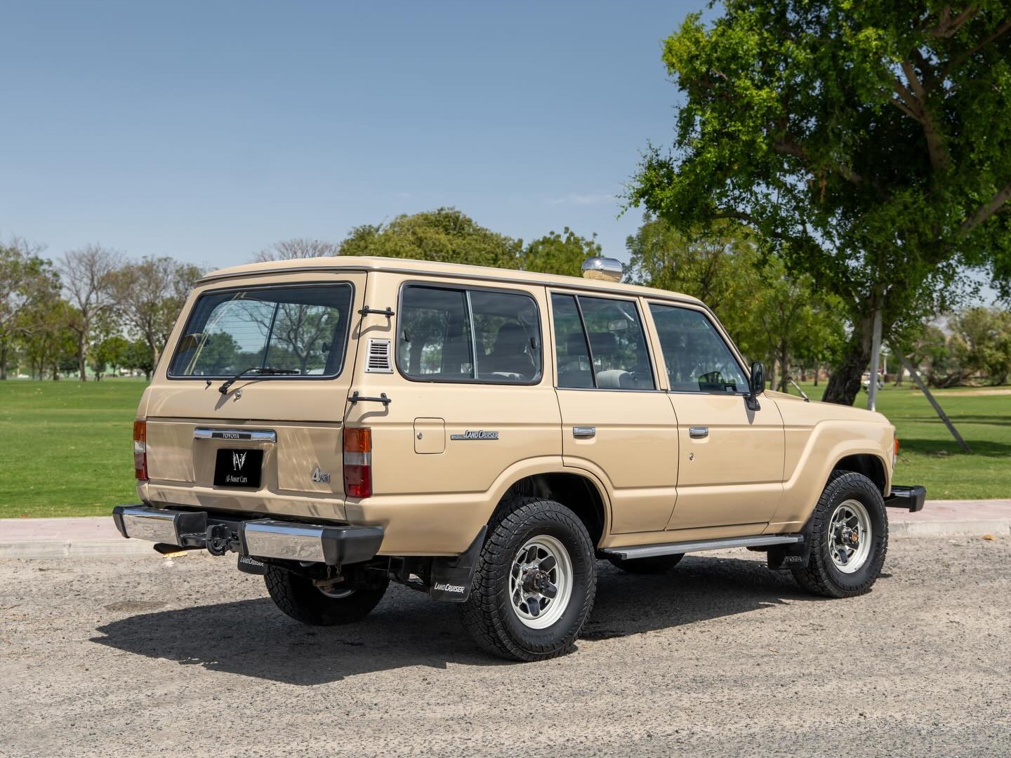 Toyota Land Cruiser Standard 1984 - Image 2