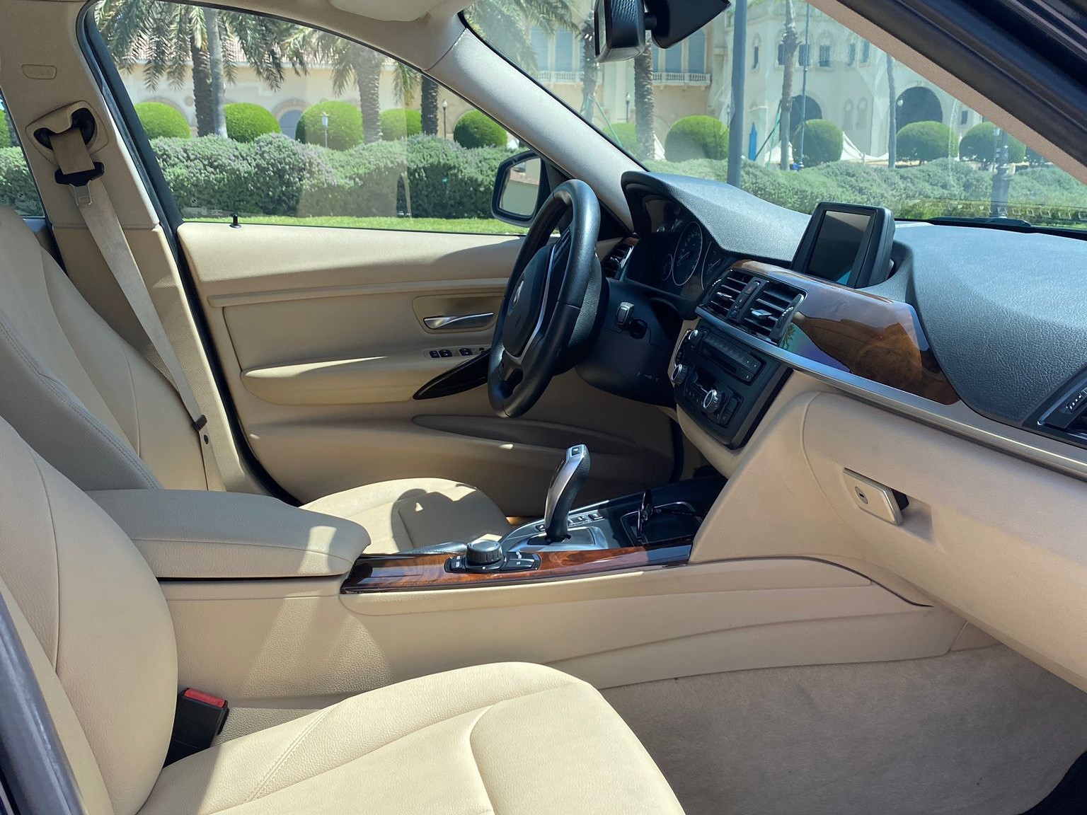 BMW 3-Series 320 i 2015 - Image 4