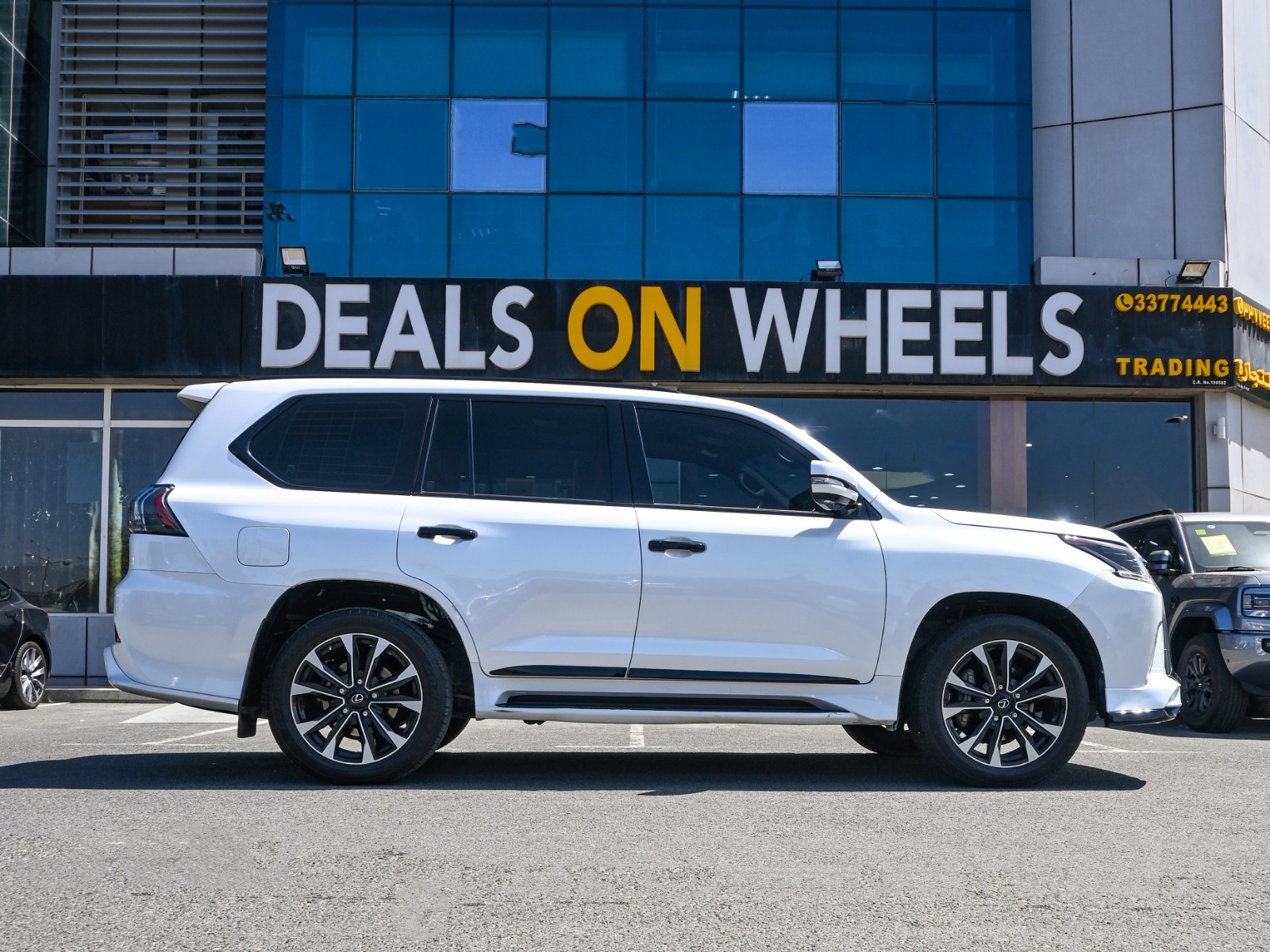 Lexus LX 570 S Black Edition 2021 - Image 2