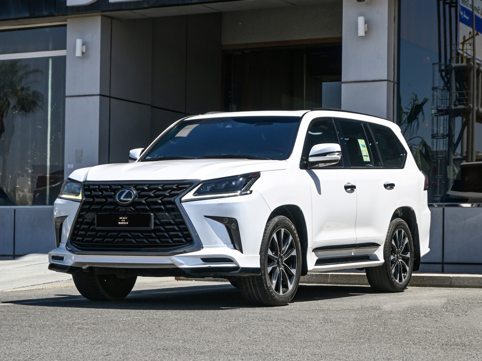 Lexus LX 570 S Black Edition 2021 - Image 4