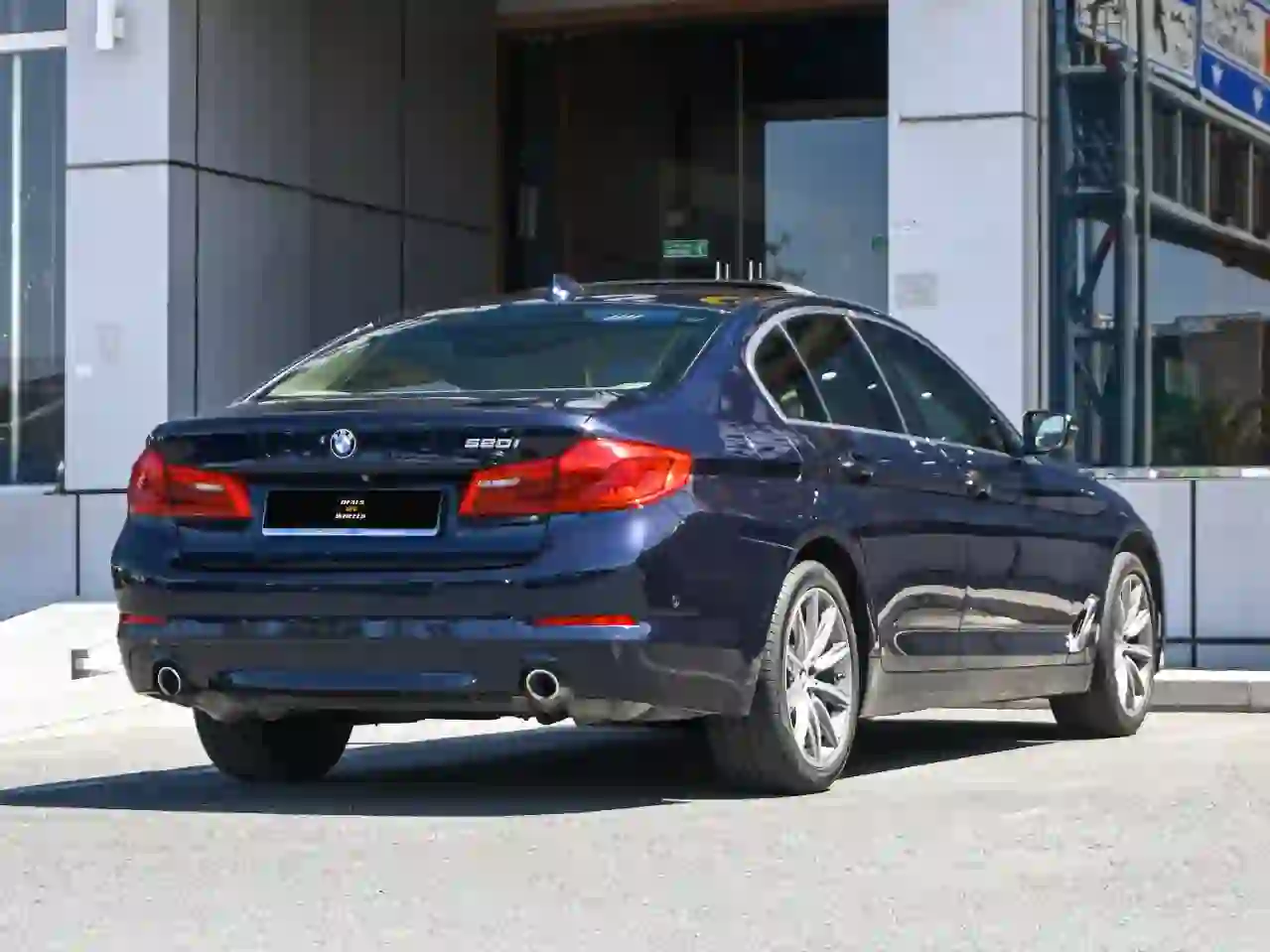 BMW 5-Series 520 i 2020 - Image 3
