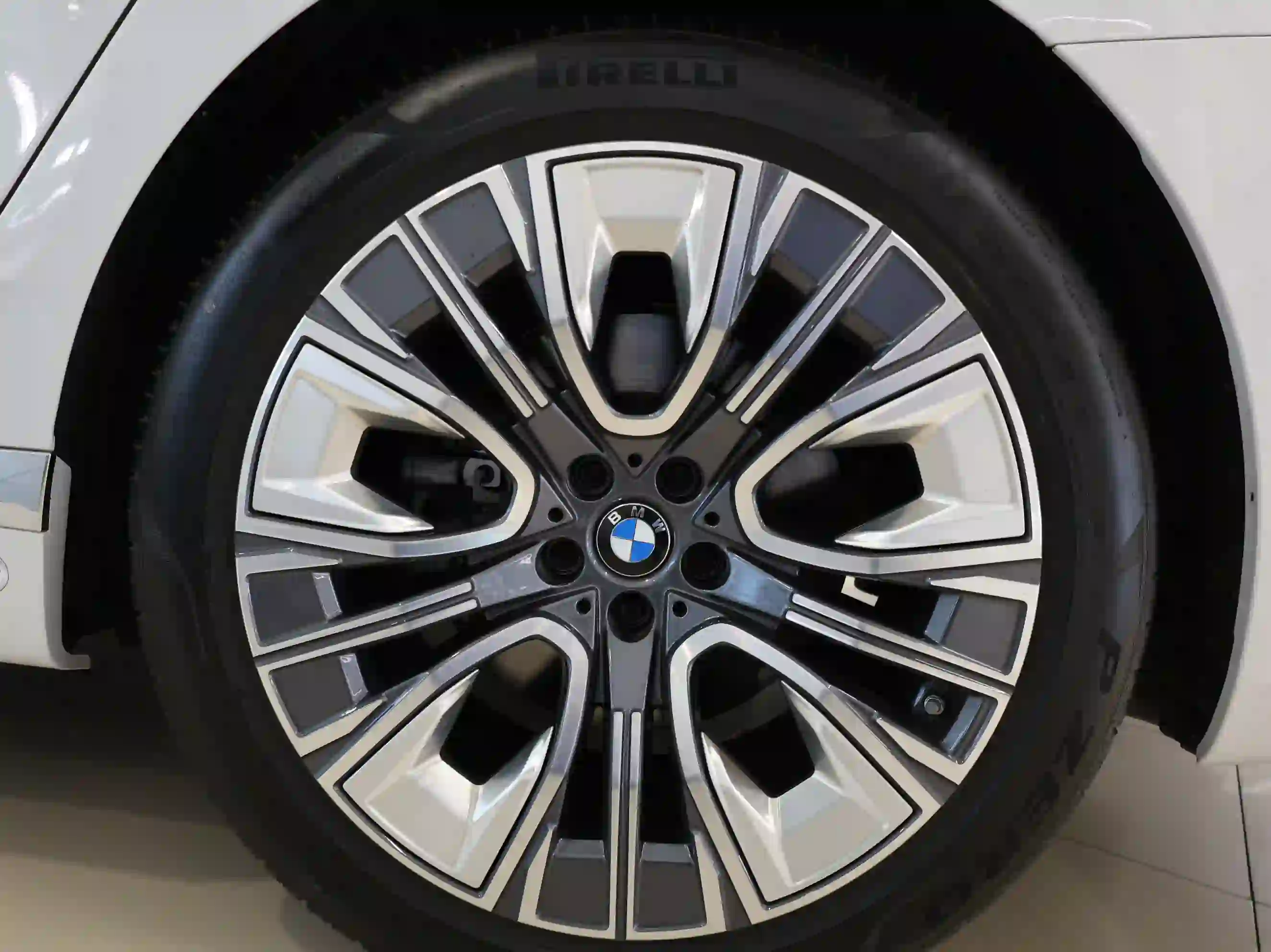 BMW 7-Series 735i 2026 - Image 3