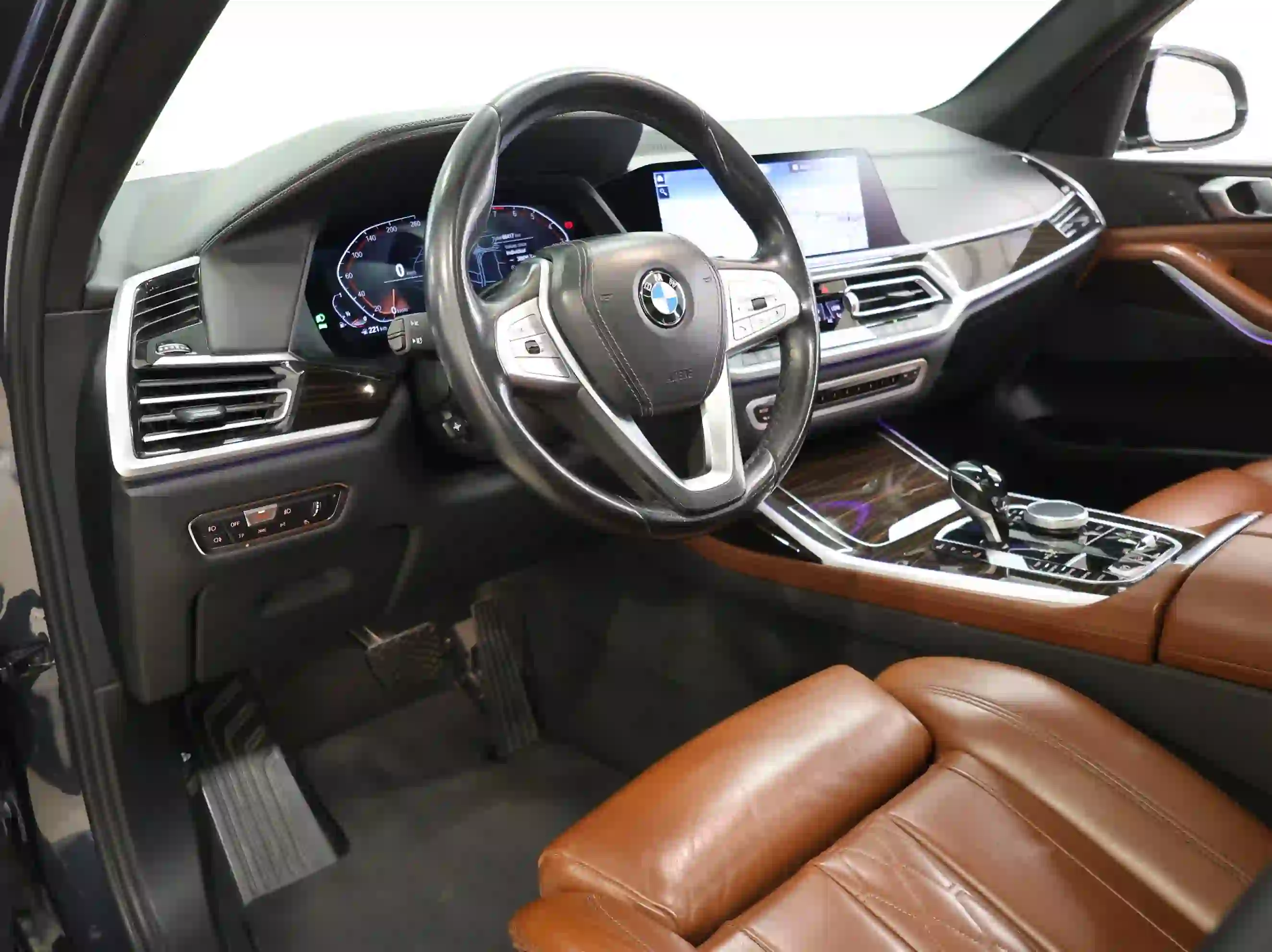 BMW X-Series X7 2021 - Image 3