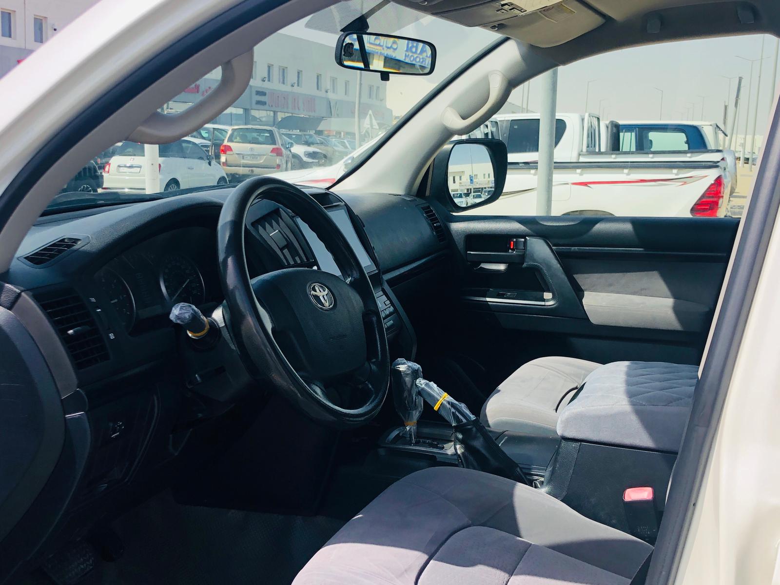 Toyota Land Cruiser Standard 2011 - Image 2