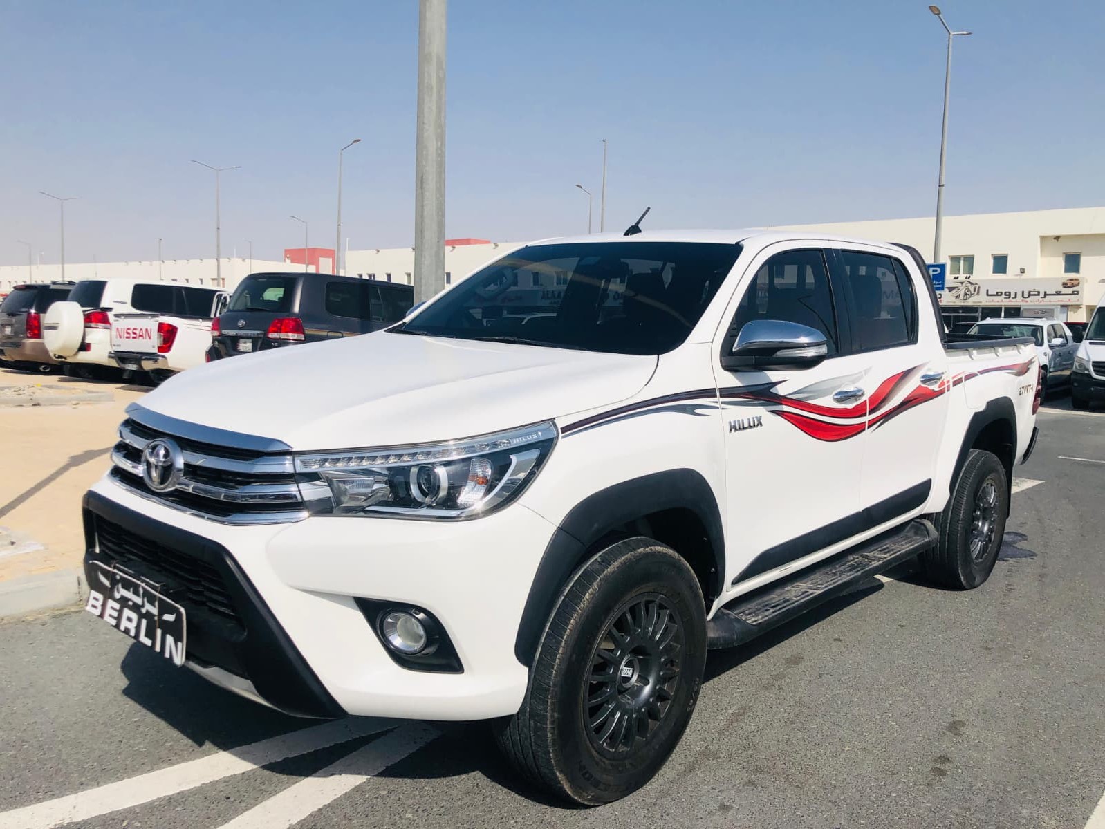 Toyota Hilux SR5 2017 - Image 2
