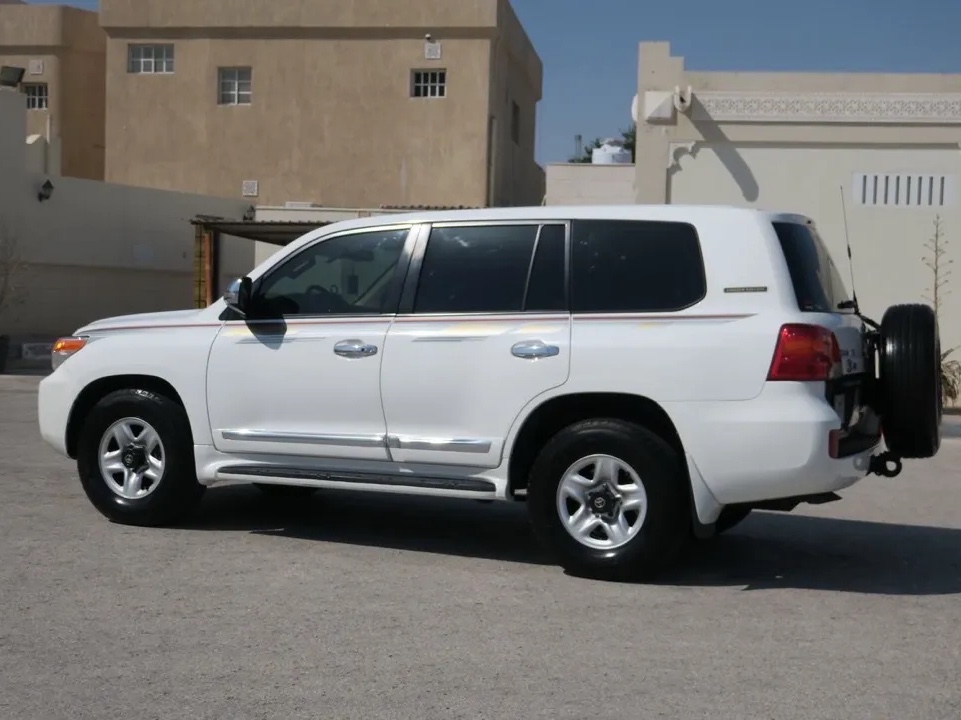 Toyota Land Cruiser GX.R 2014 - Image 3