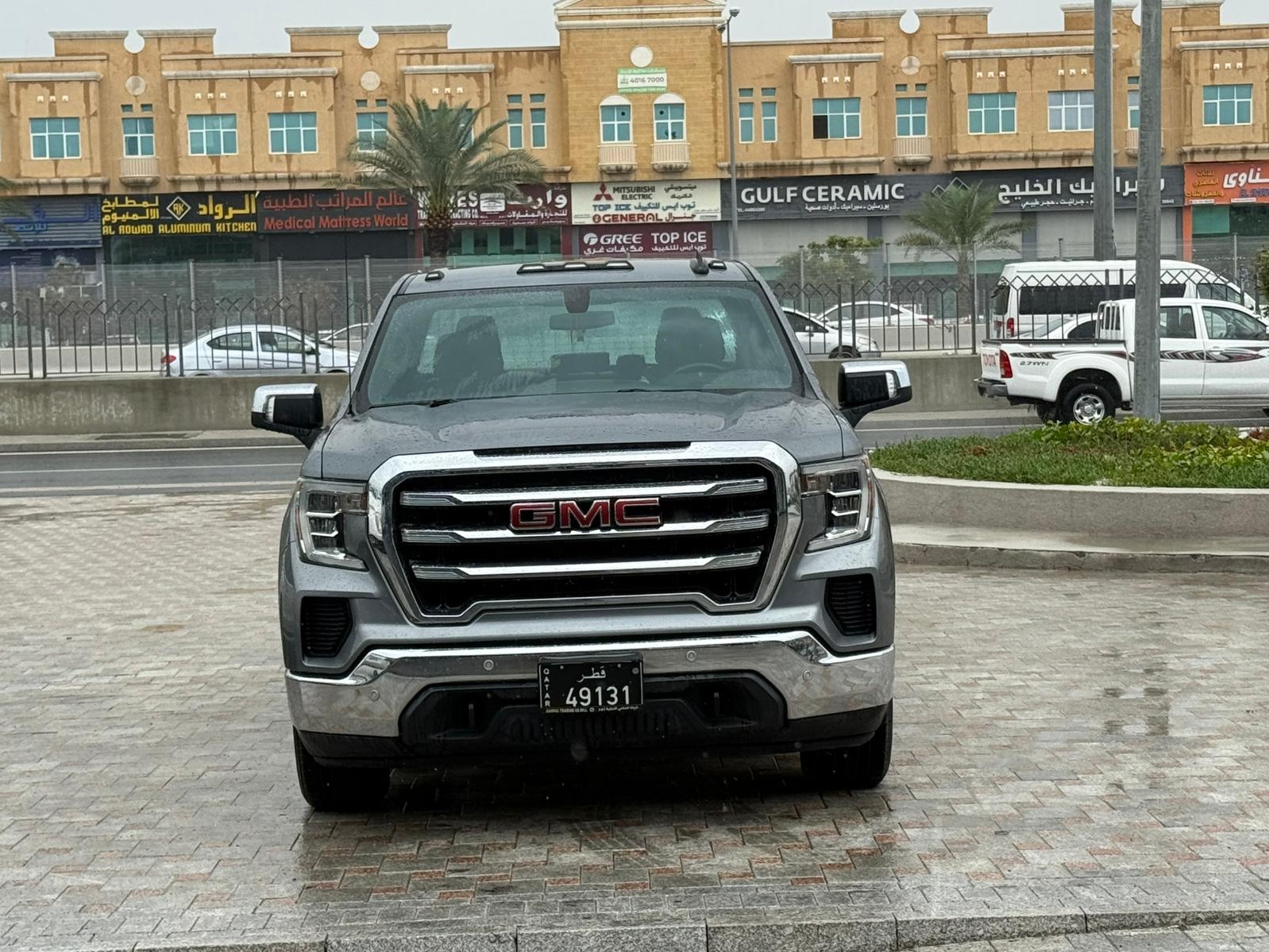 GMC Sierra SLE 2021 - Image 2