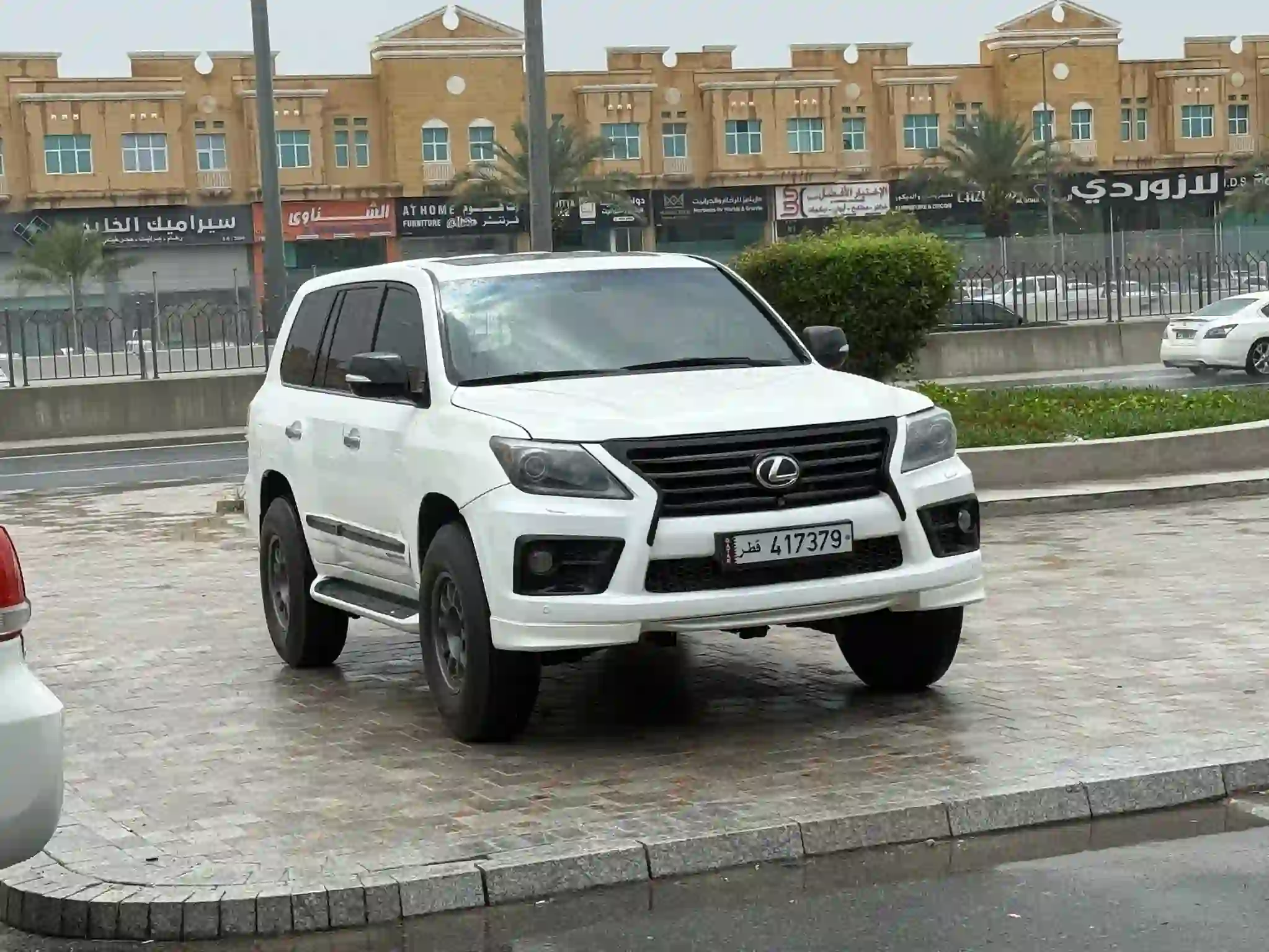 Lexus LX 570 2011 - Image 3