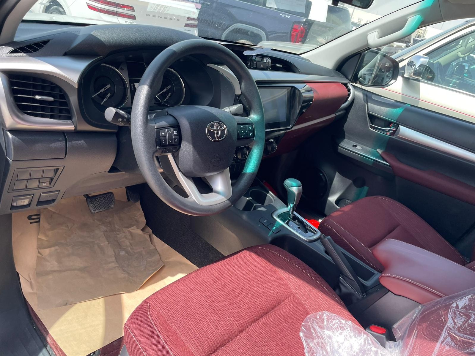 Toyota Hilux SR5 2025 - Image 4