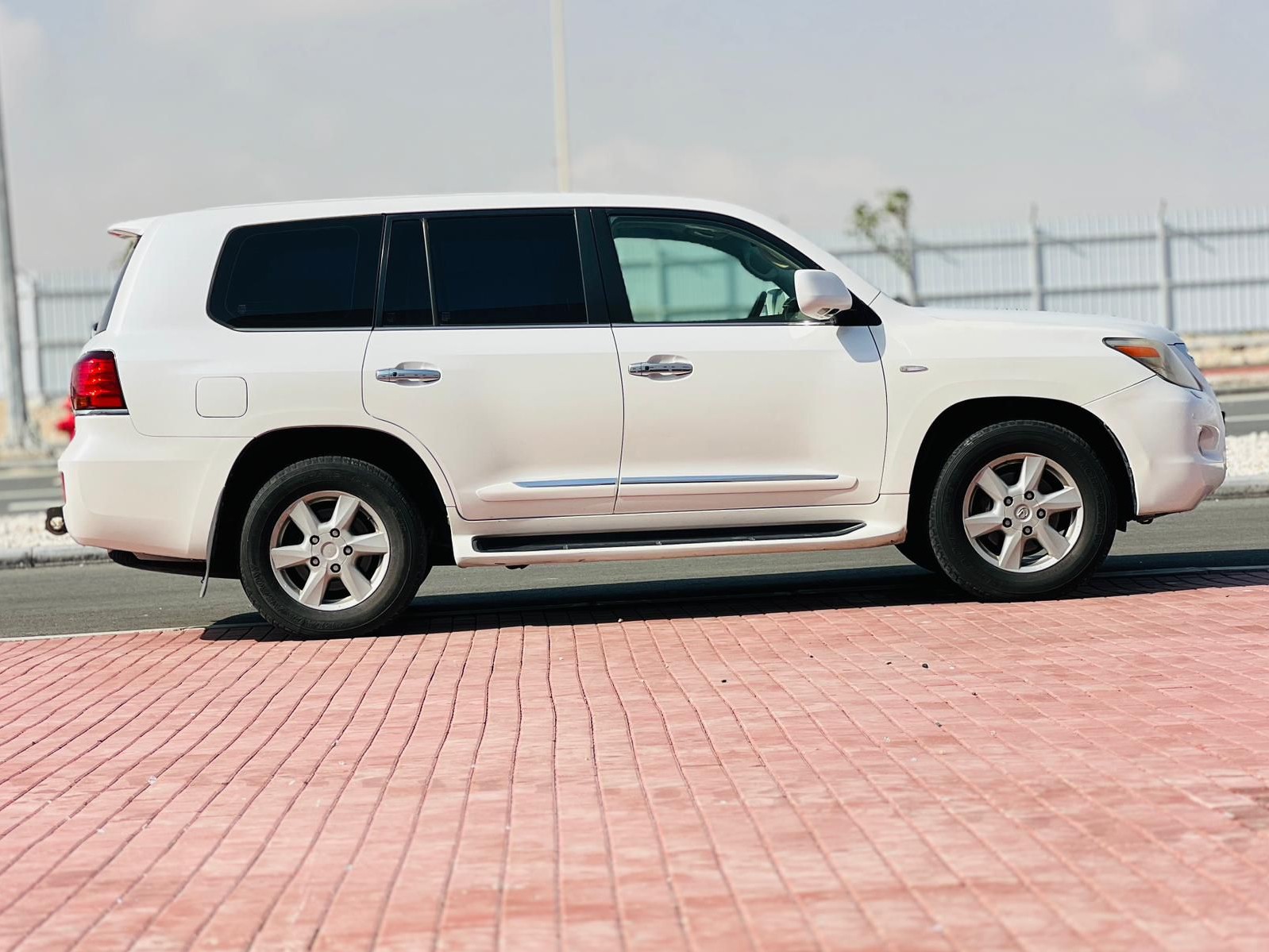 Lexus LX 570 2009 - Image 4