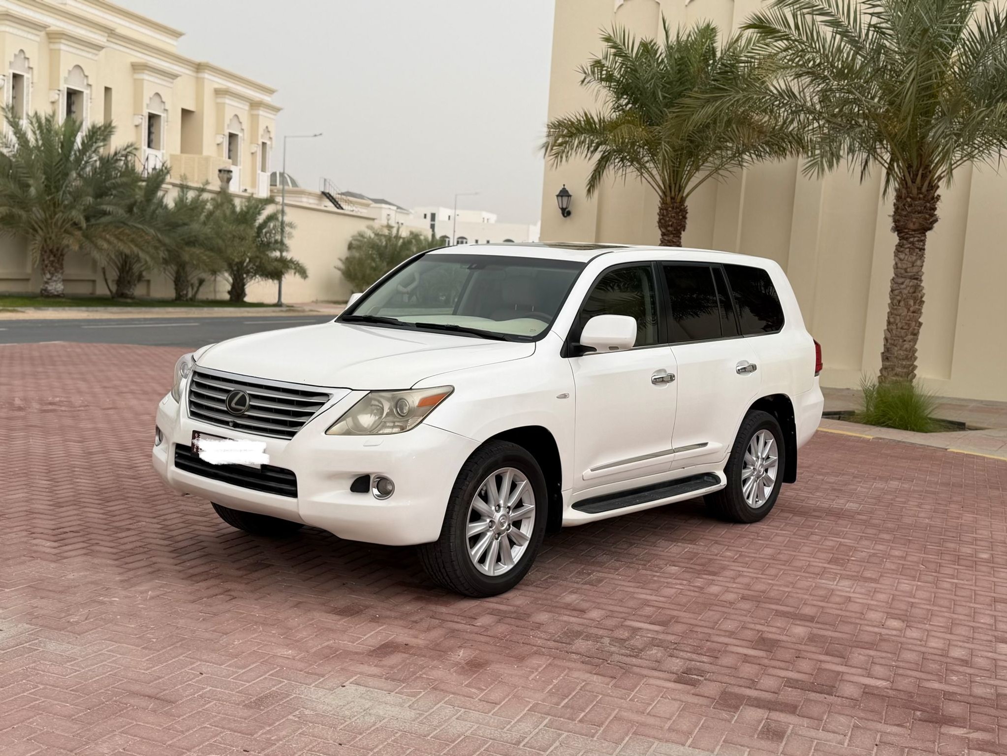 Lexus LX 570 2010 - Image 1