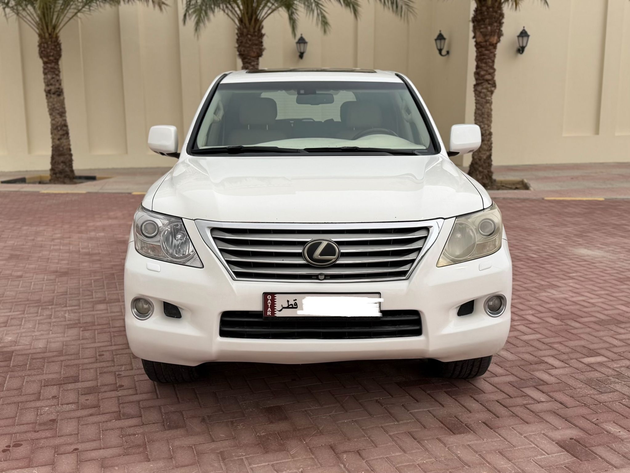 Lexus LX 570 2010 - Image 2