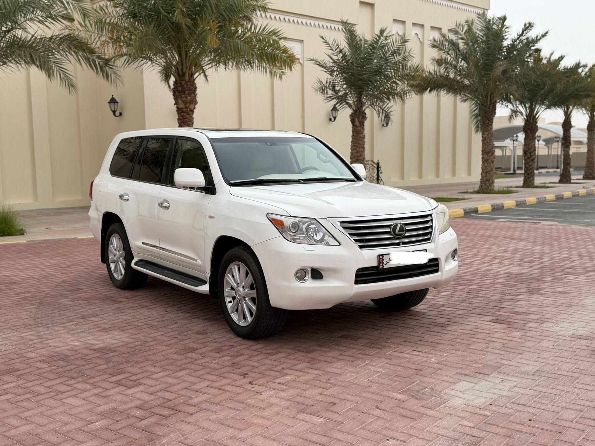 Lexus LX 570 2010 - Image 3