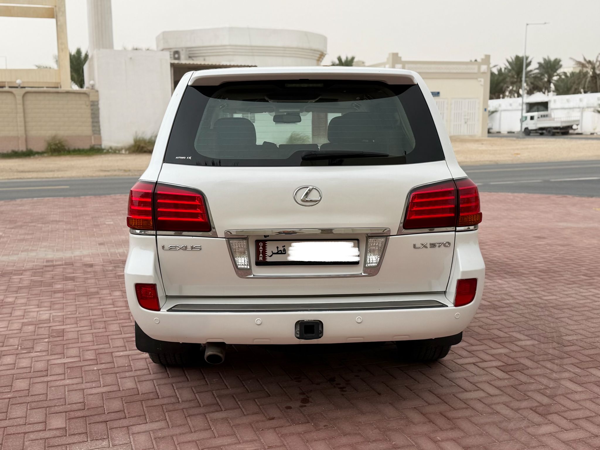 Lexus LX 570 2010 - Image 4