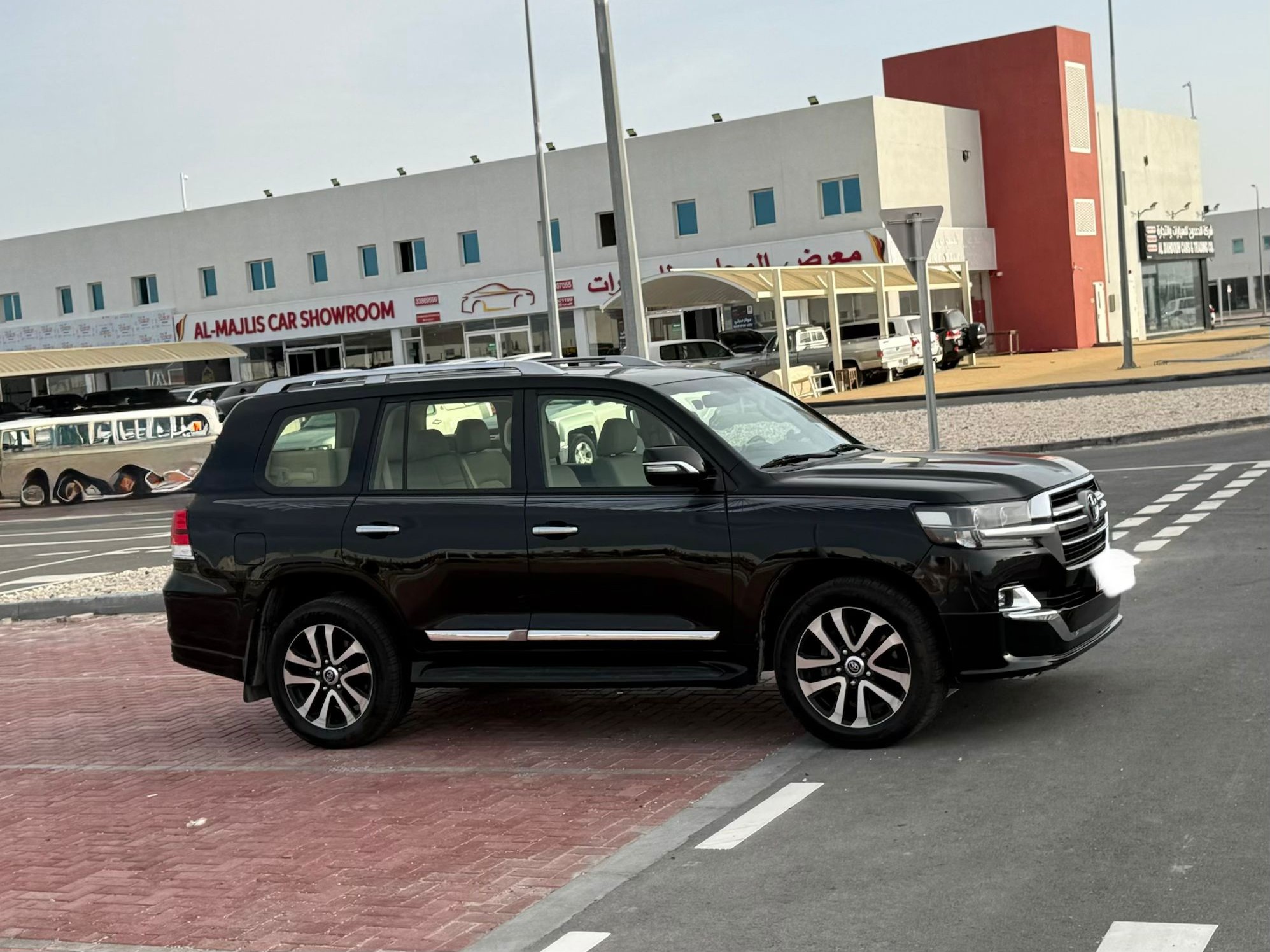 Toyota Land Cruiser GXR Grand Touring 2019 - Image 3