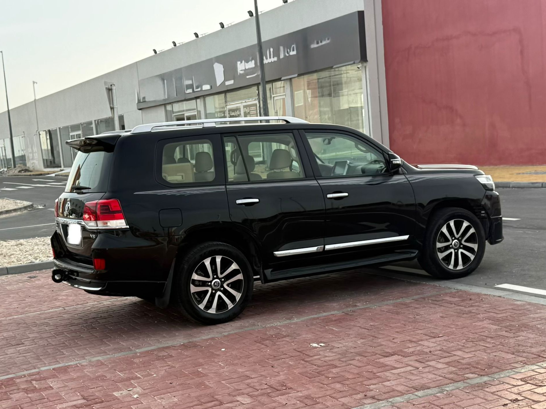 Toyota Land Cruiser GXR Grand Touring 2019 - Image 4