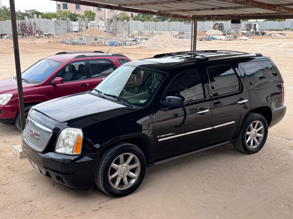 GMC Yukon Denali 2009 - Image 2