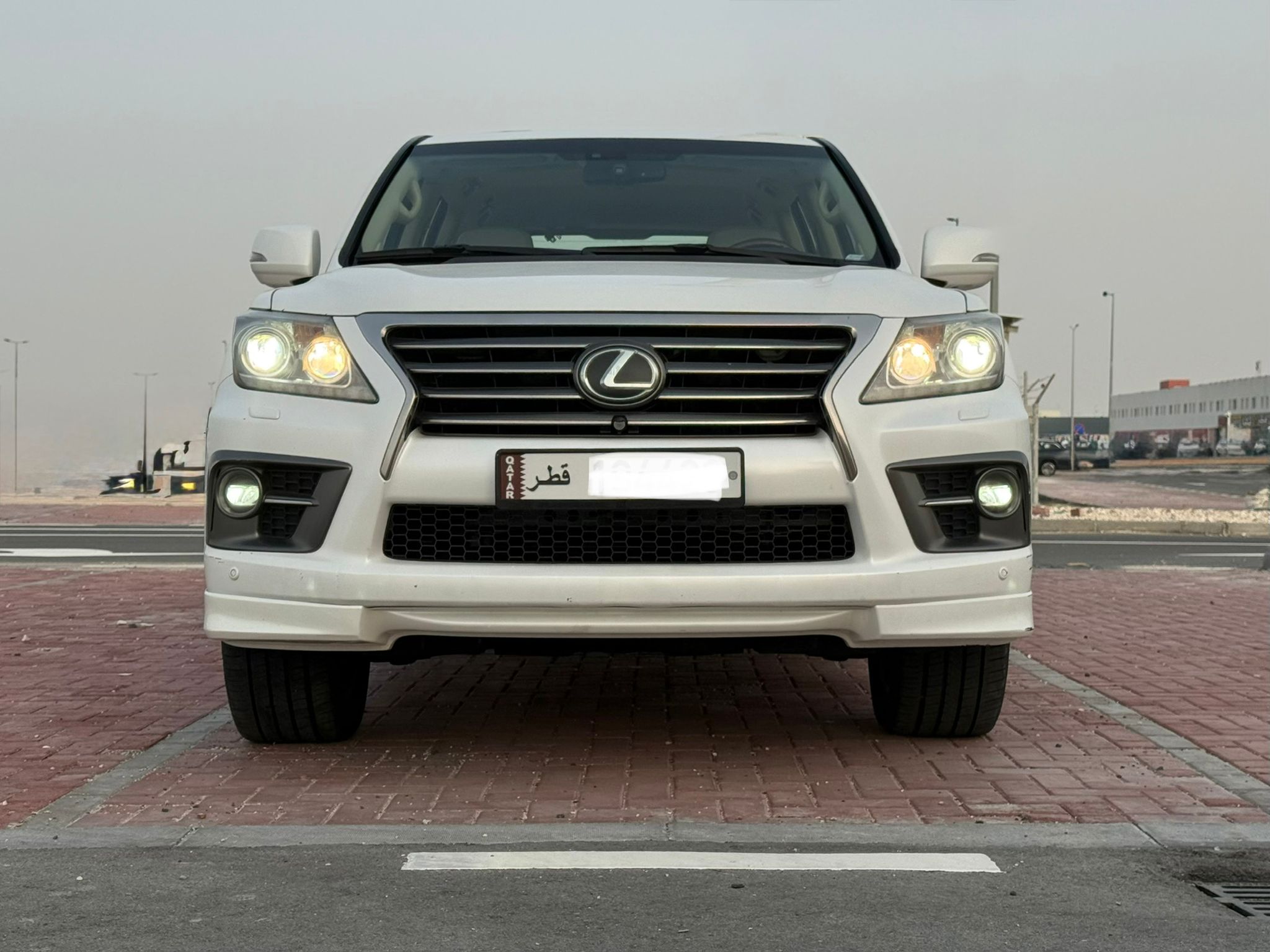 Lexus LX 570 S 2014 - Image 2