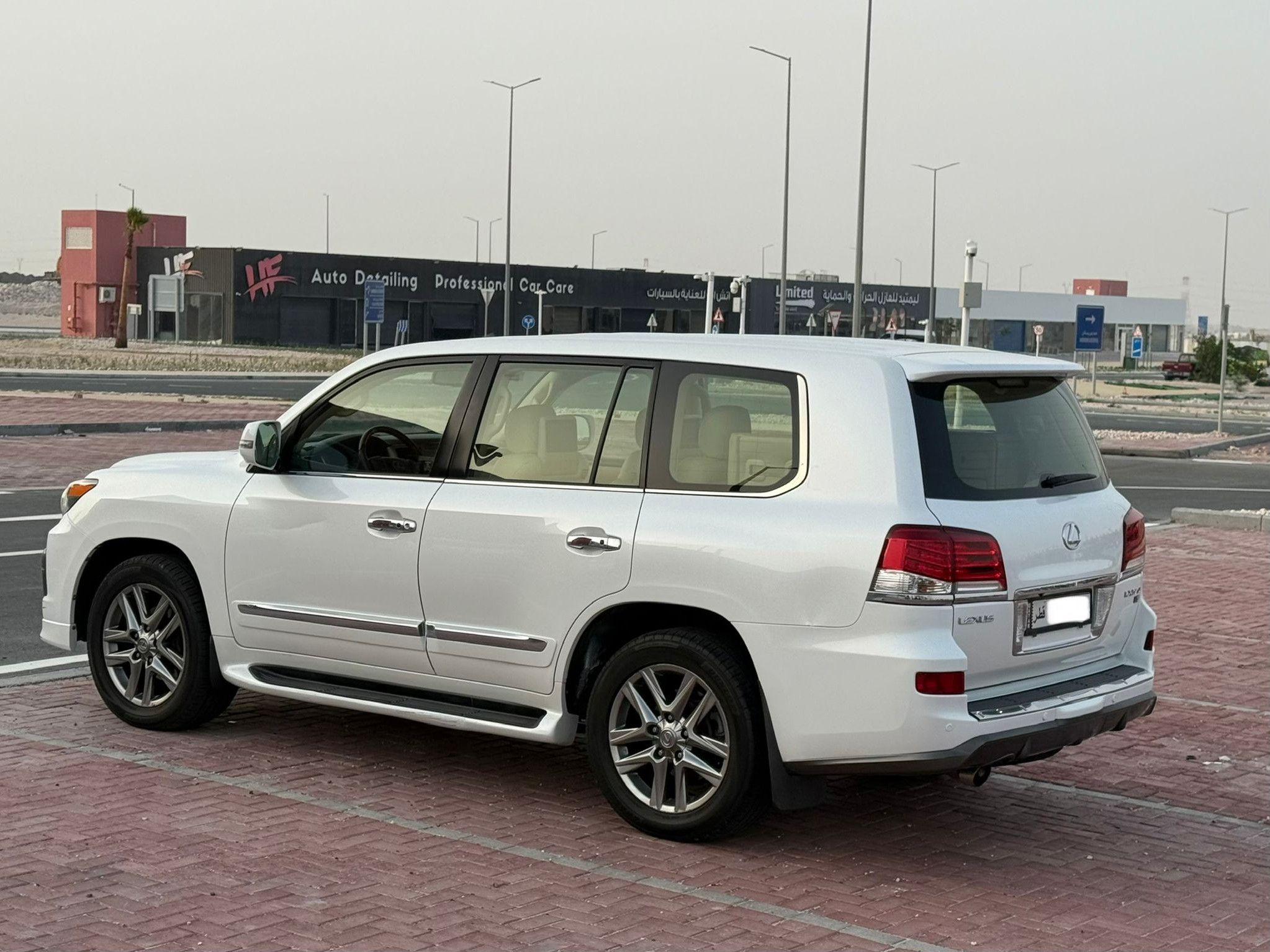 Lexus LX 570 S 2014 - Image 4
