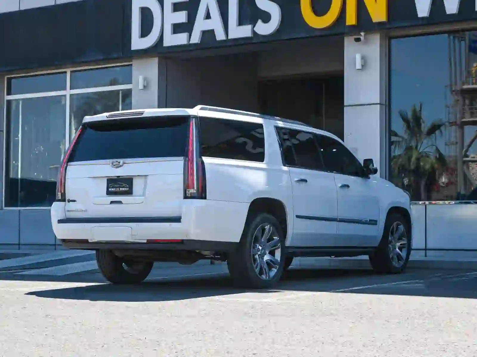 Cadillac Escalade 2017 - Image 2