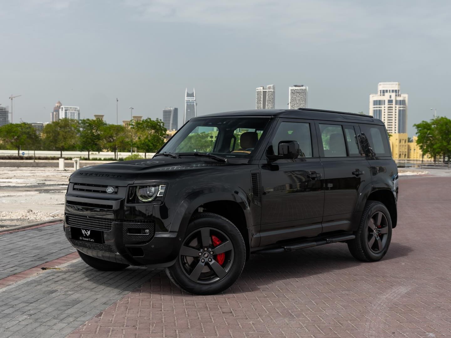 Land Rover Defender 110 3.0i6 HSE 2023 - Image 4