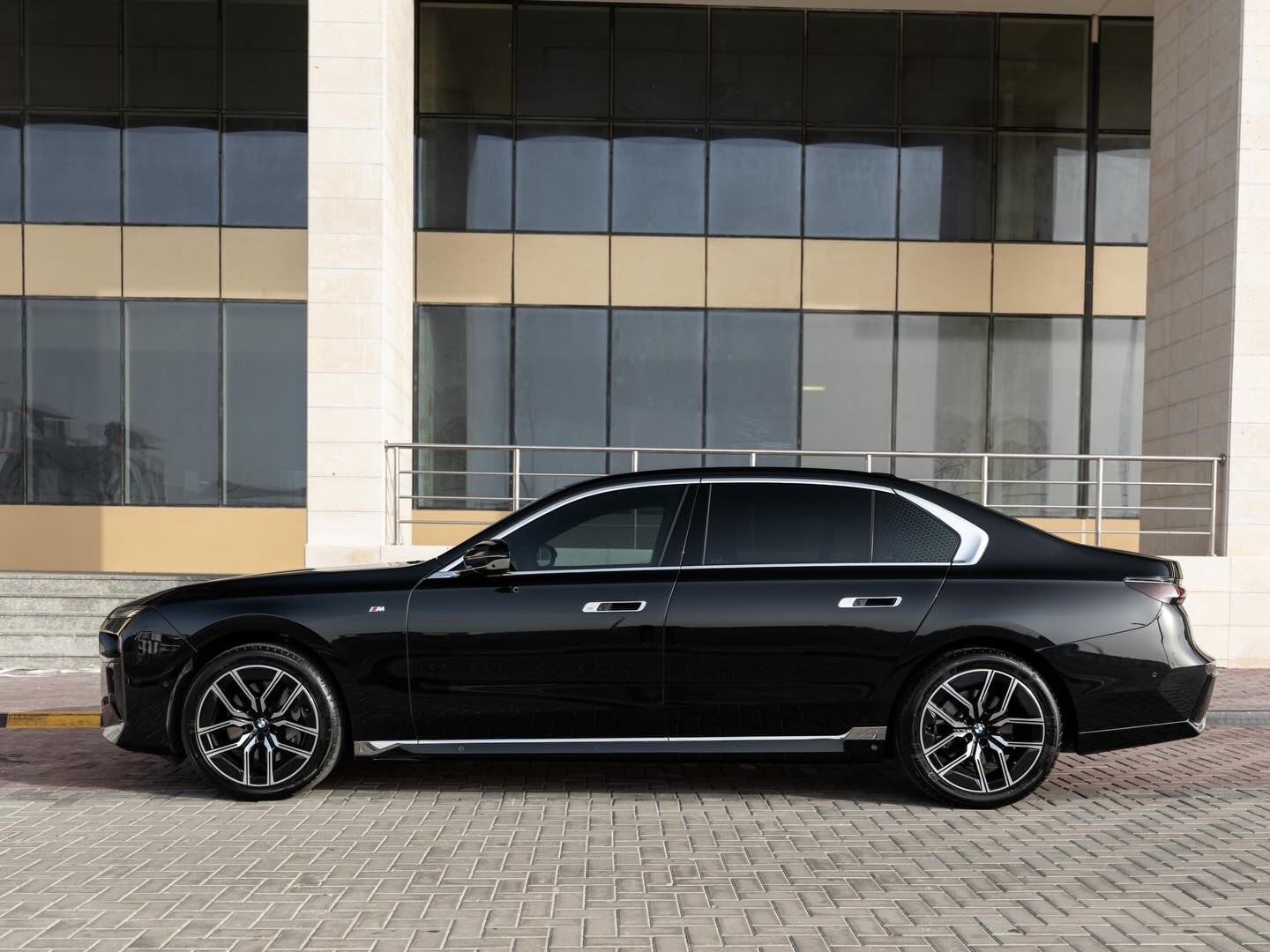 BMW 7-Series 740i M-KIT 2025 - Image 3