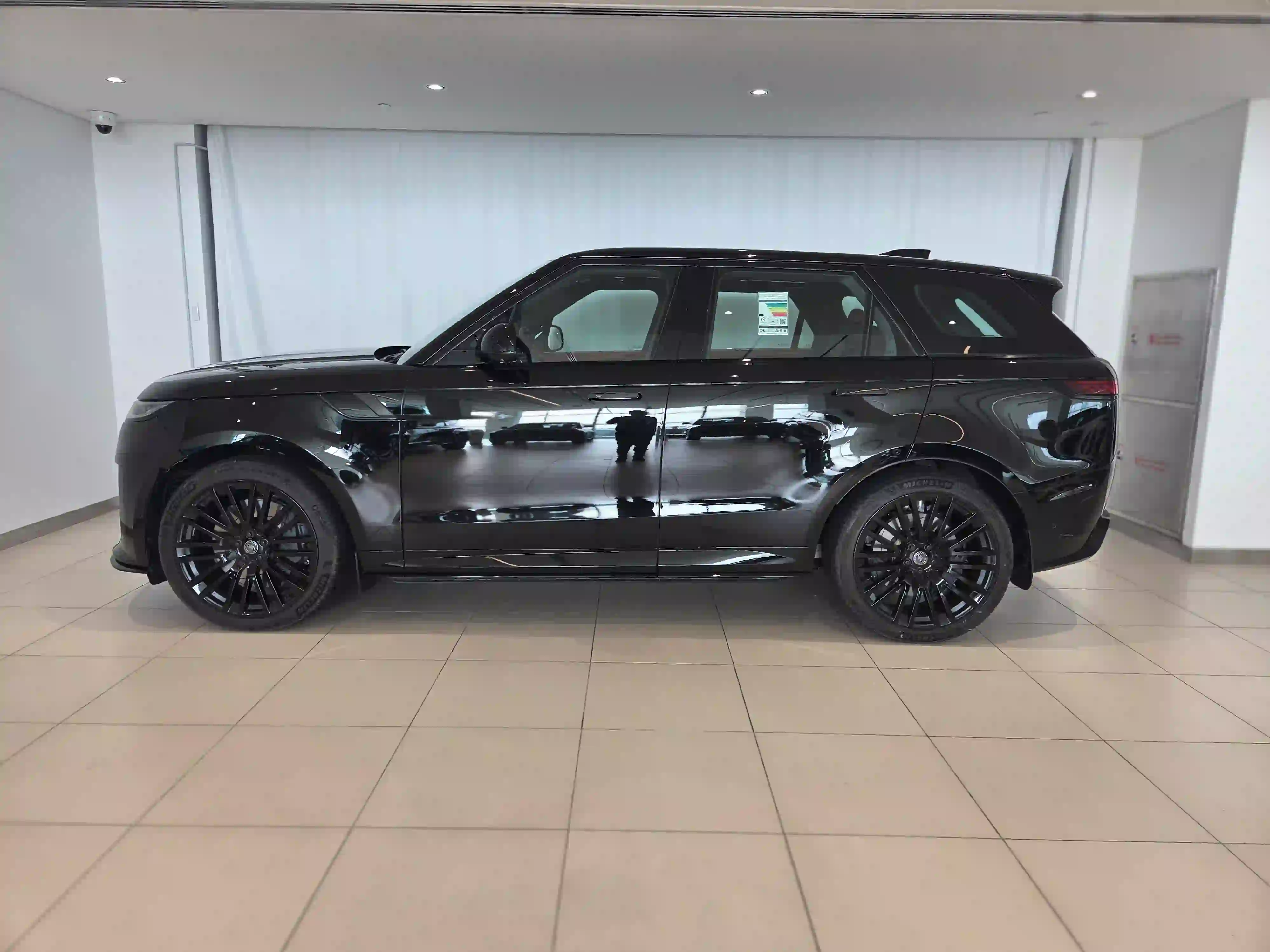 Land Rover Range Rover Sport 4.4 V8 SV 2024 - Image 3