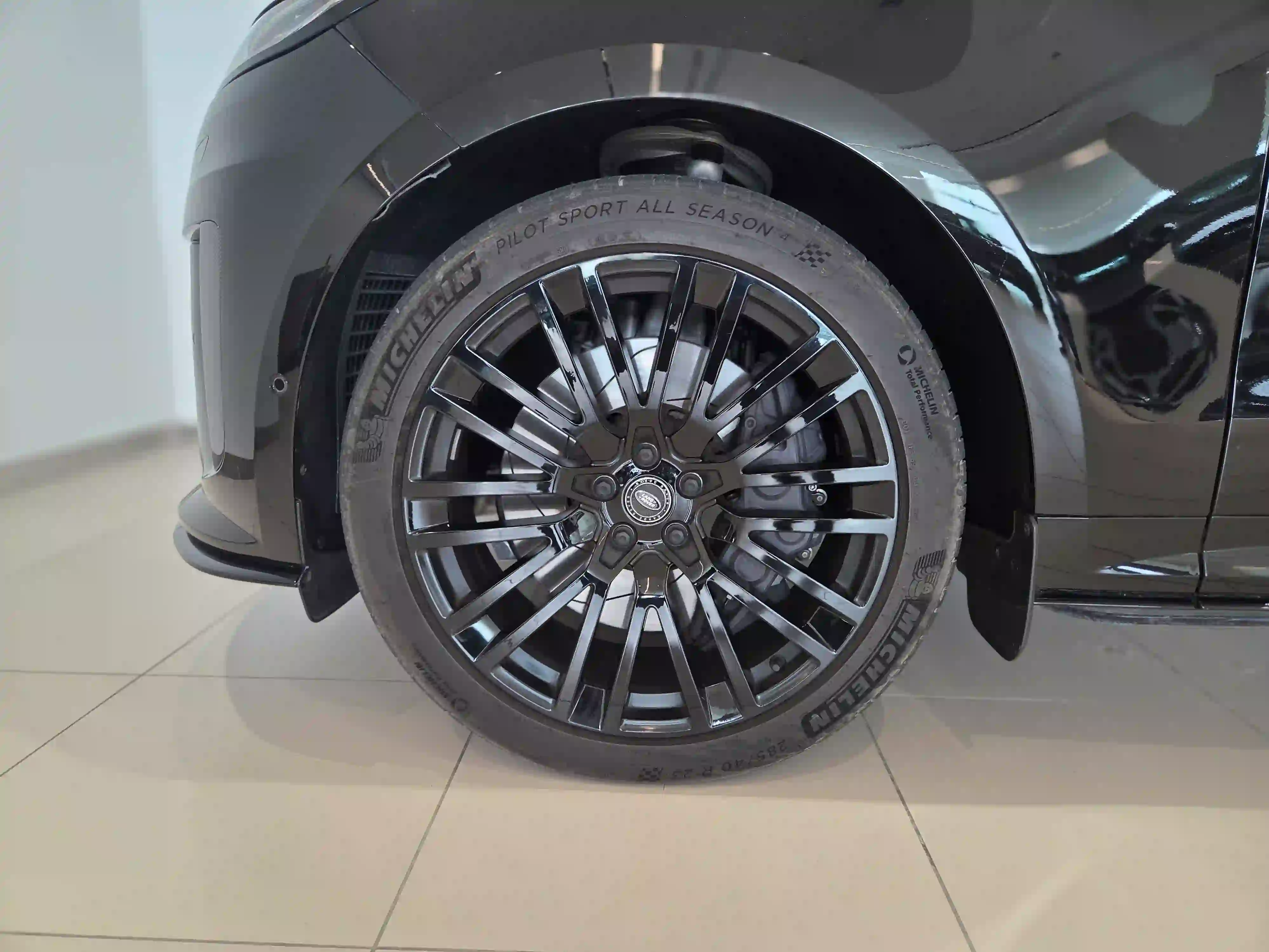 Land Rover Range Rover Sport 4.4 V8 SV 2024 — photo 12 for sale in Qatar