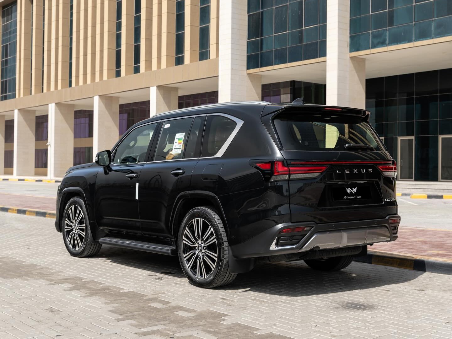 Lexus LX 700 LUXURY 2026 - Image 2