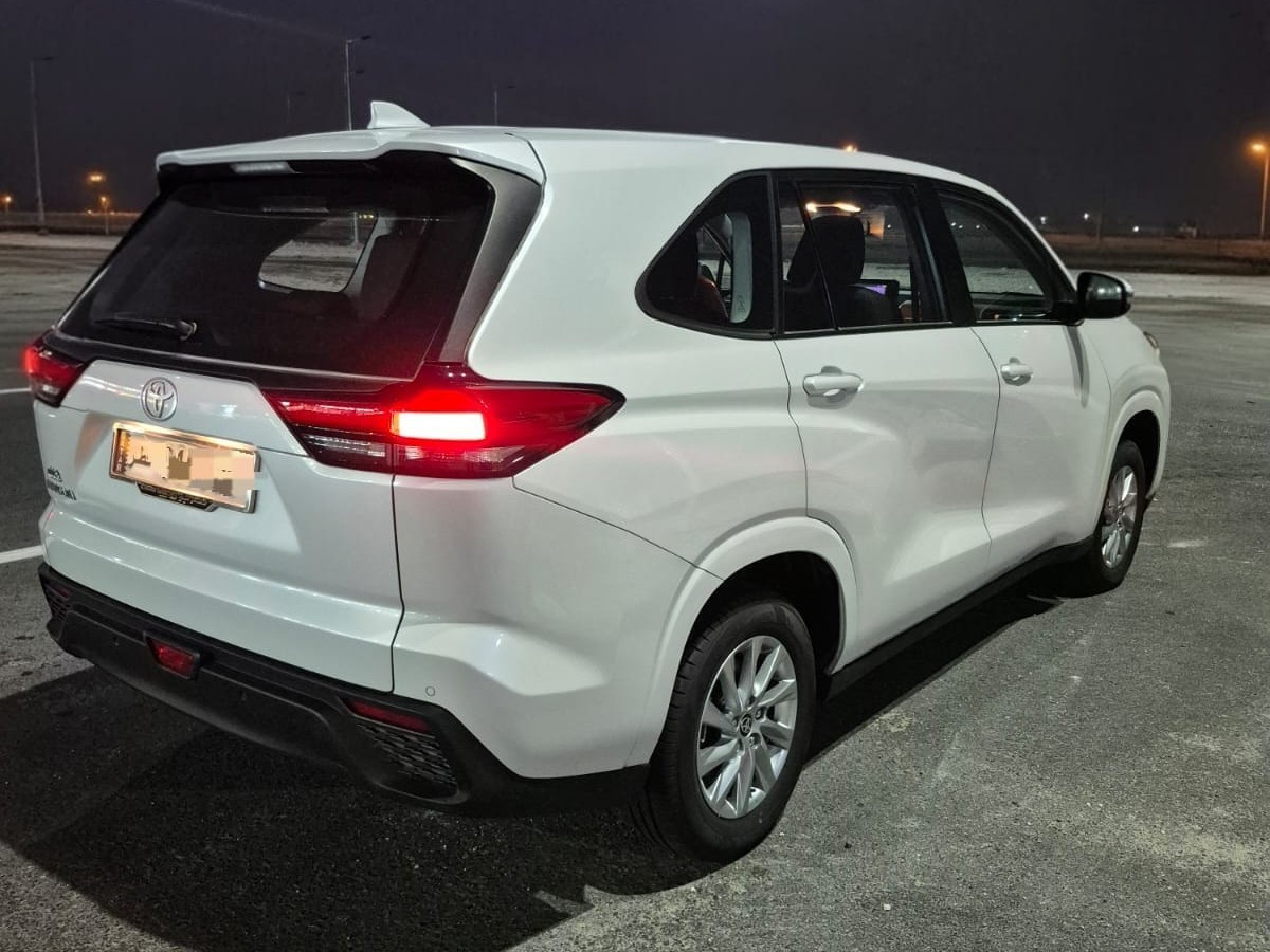Toyota Inova 2024 - Image 2